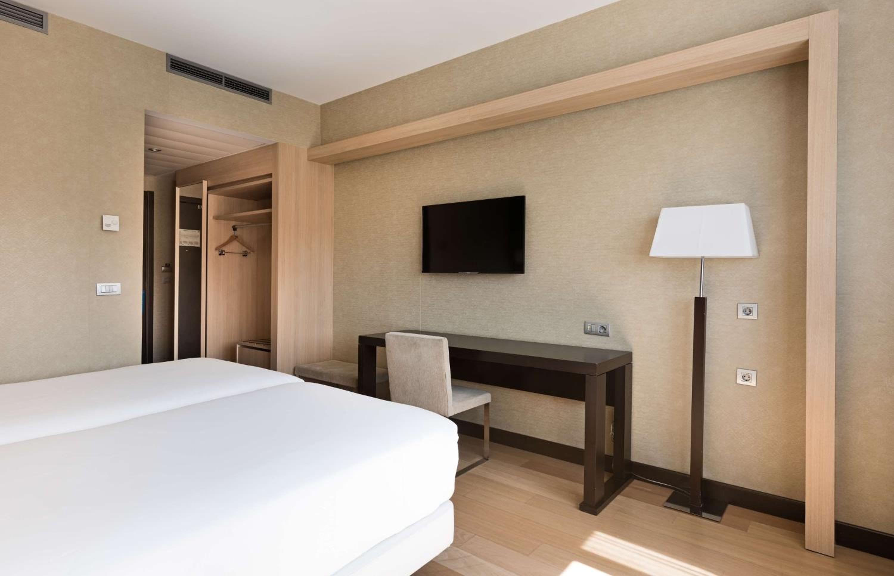 Standard Double or Twin Room - Photo 1