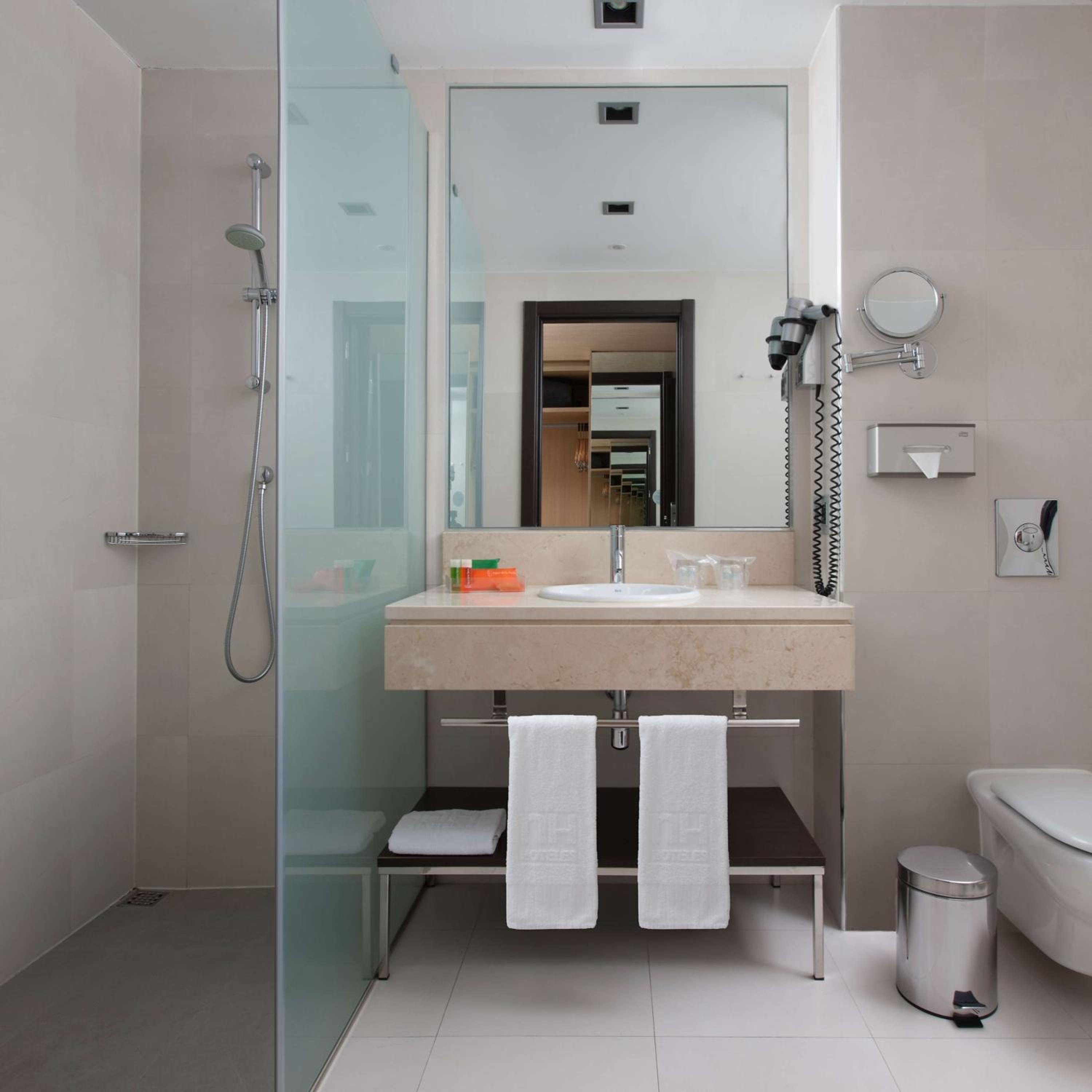 Standard Double or Twin Room with View - Photo 2