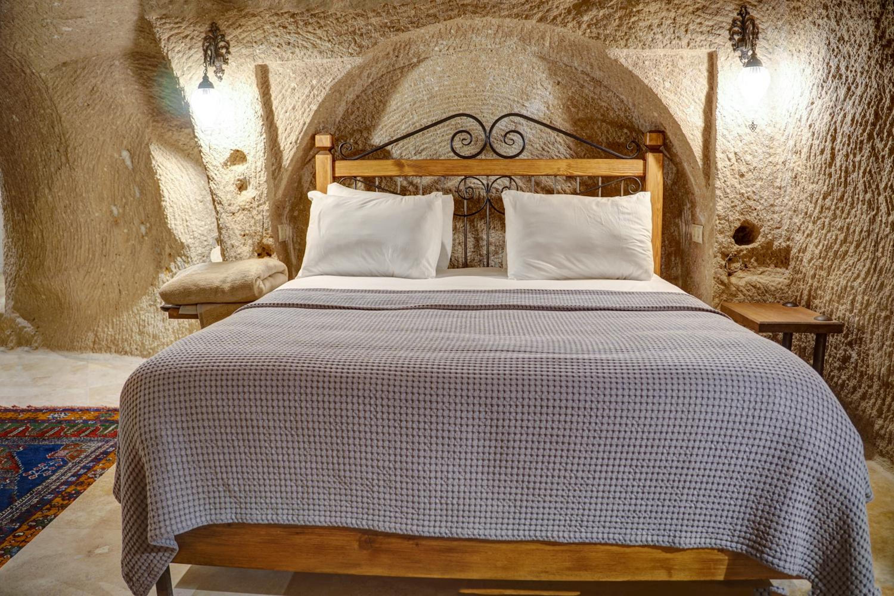 Superior King Suite - Photo 9