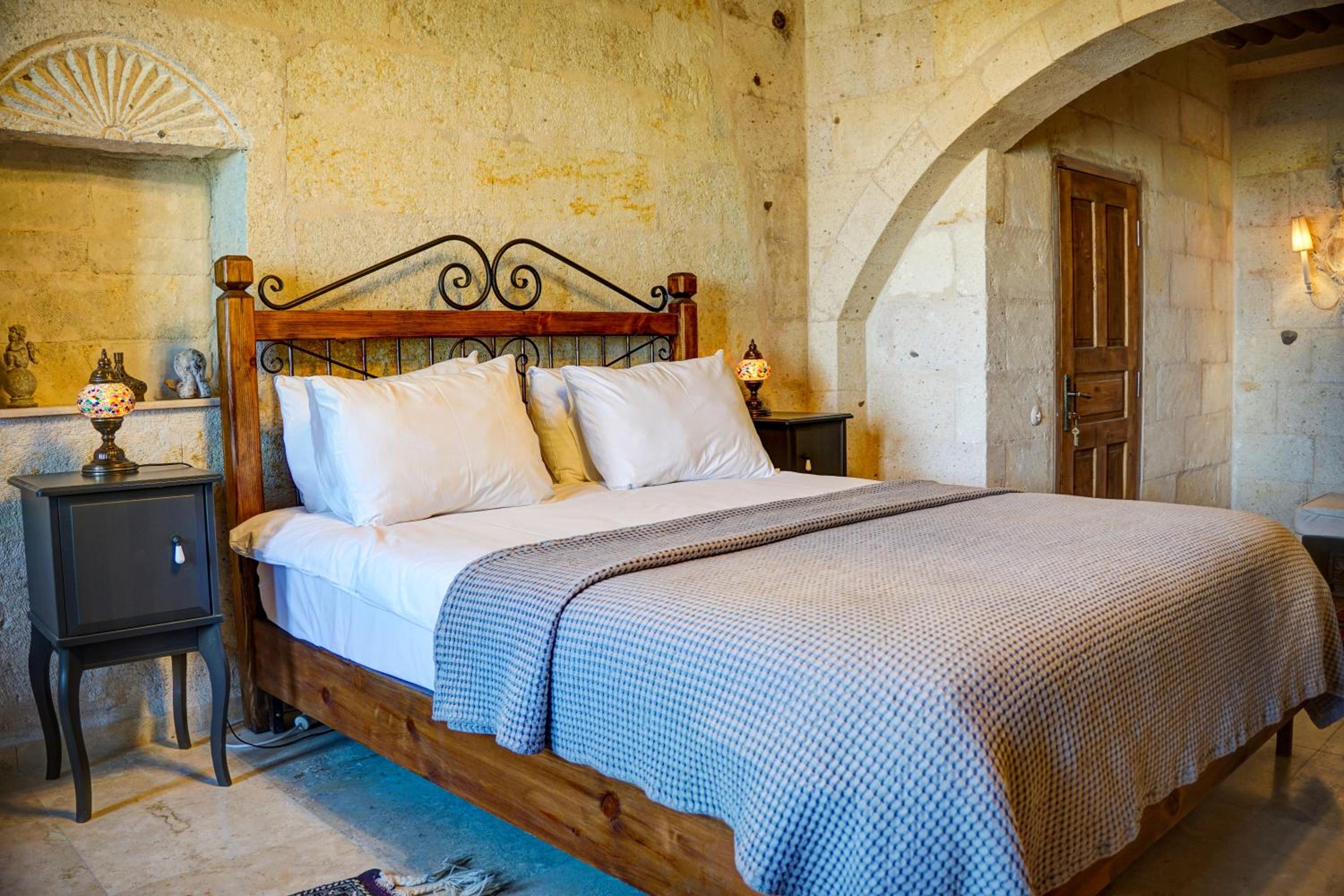 King Suite with Spa Bath photo 2