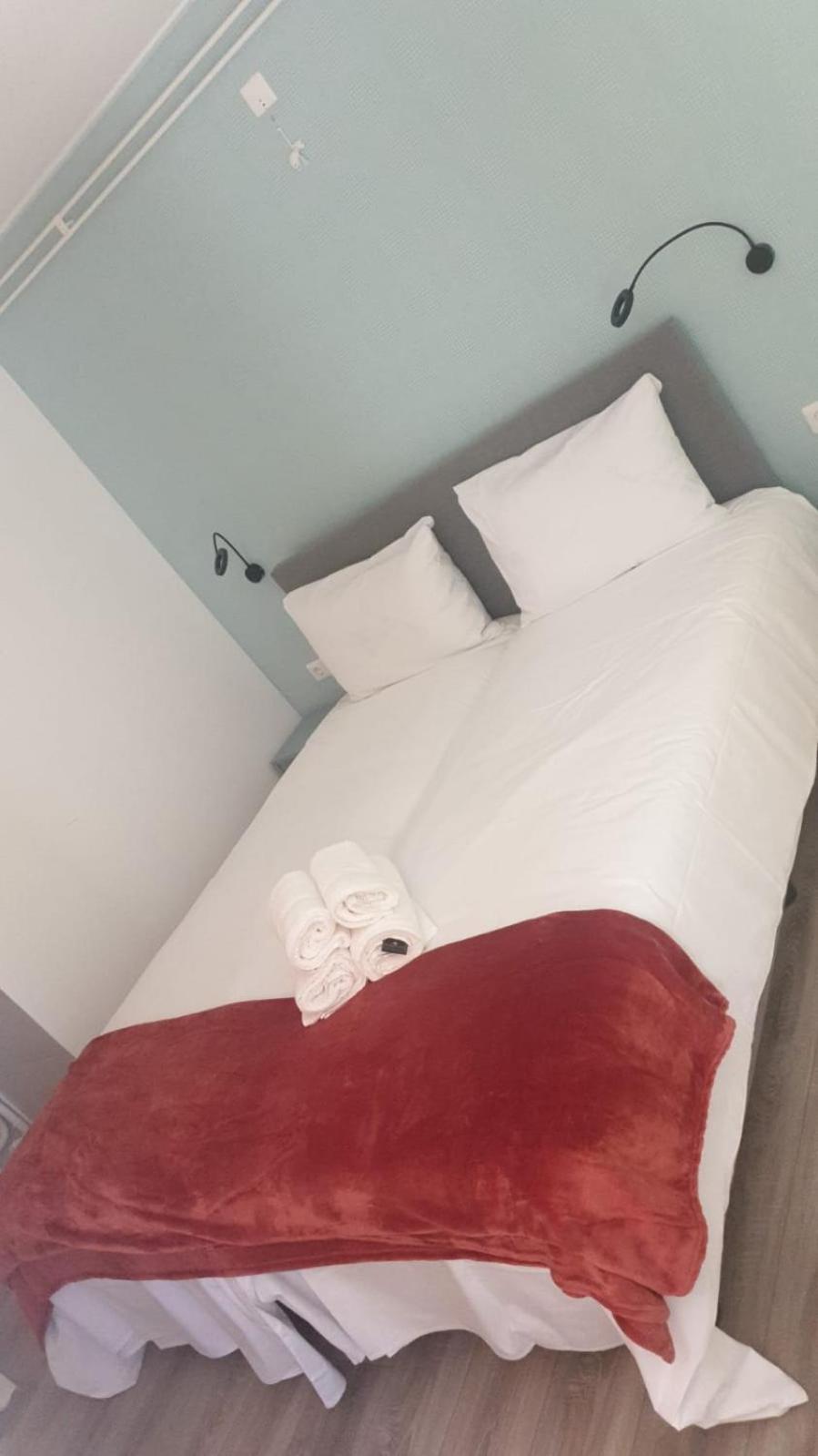Double Room with Balcony - Photo 6