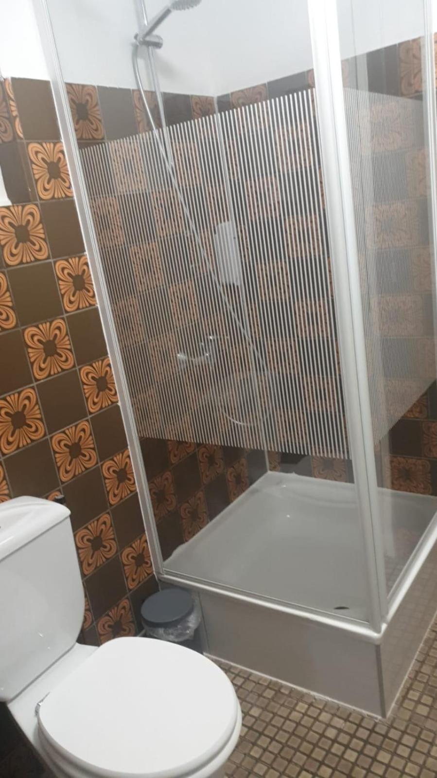 Double Room with Balcony - Photo 8