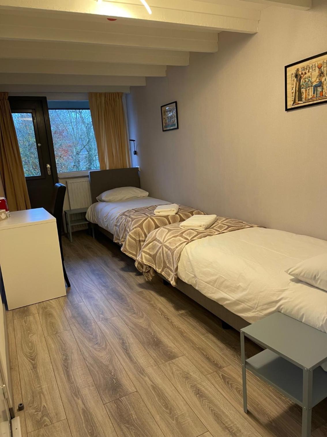 Economy Twin Room photo 1