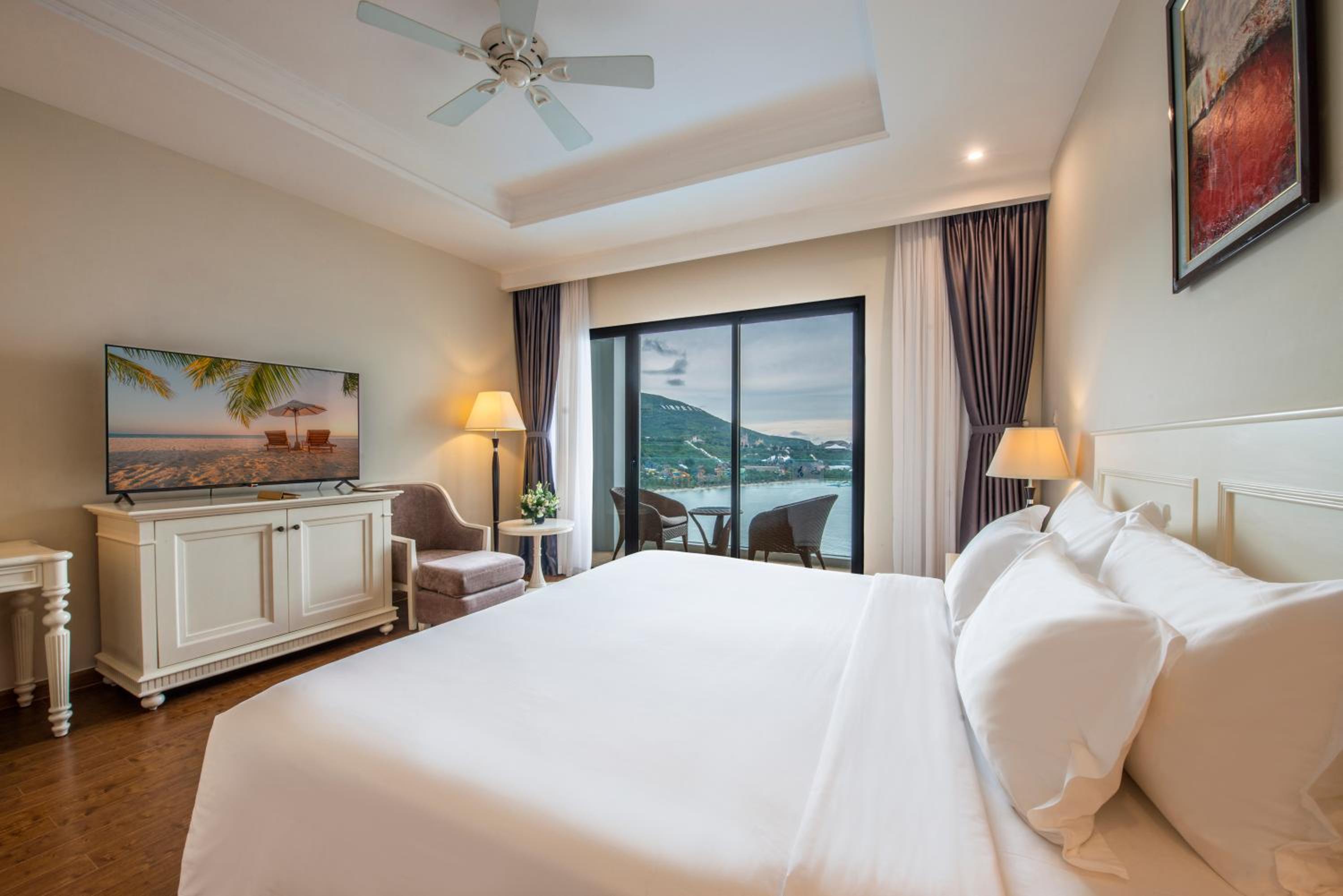 Deluxe King Ocean View- Fullboard