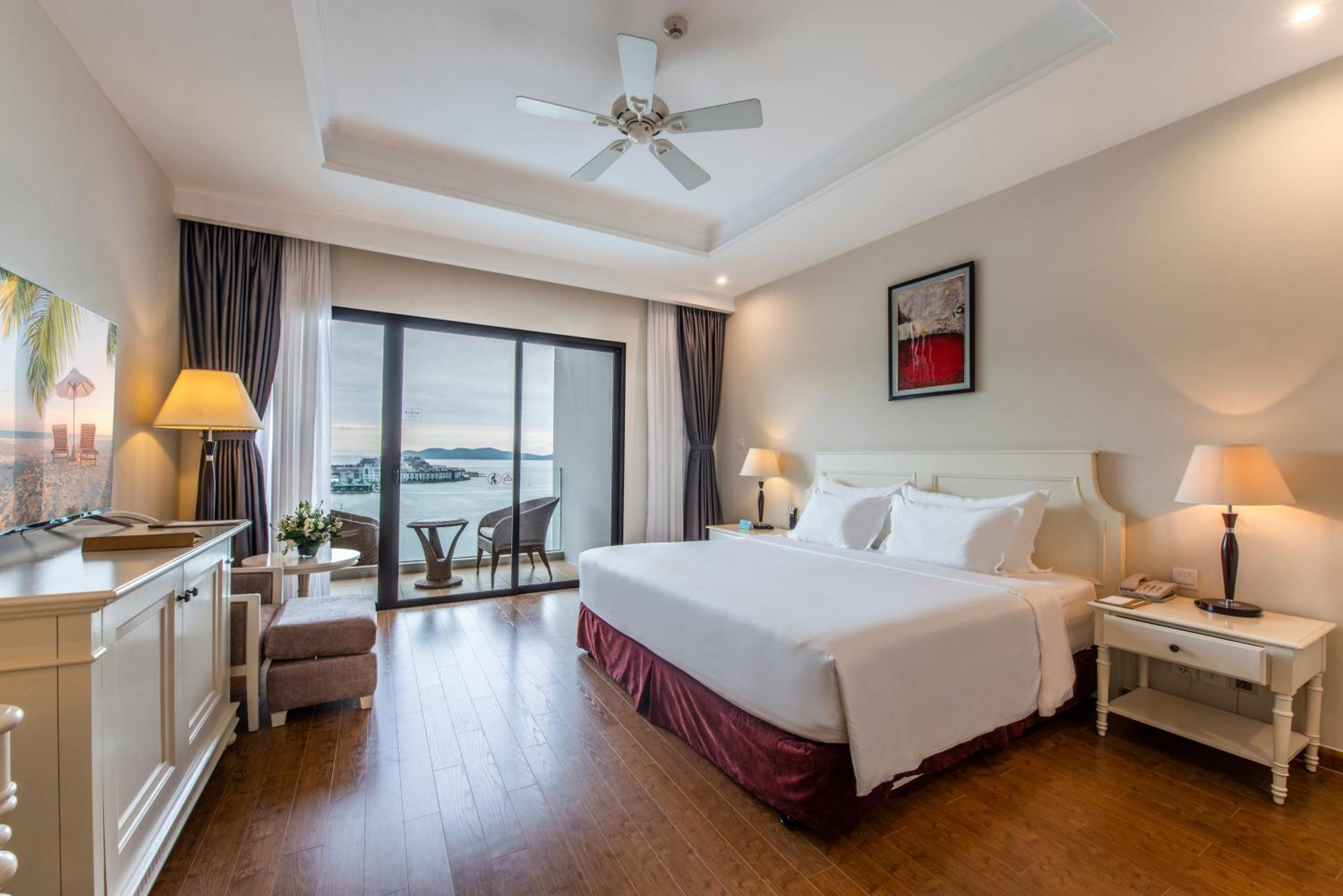 Deluxe King Ocean View- Breakfast + Free Jjimjilbang access
