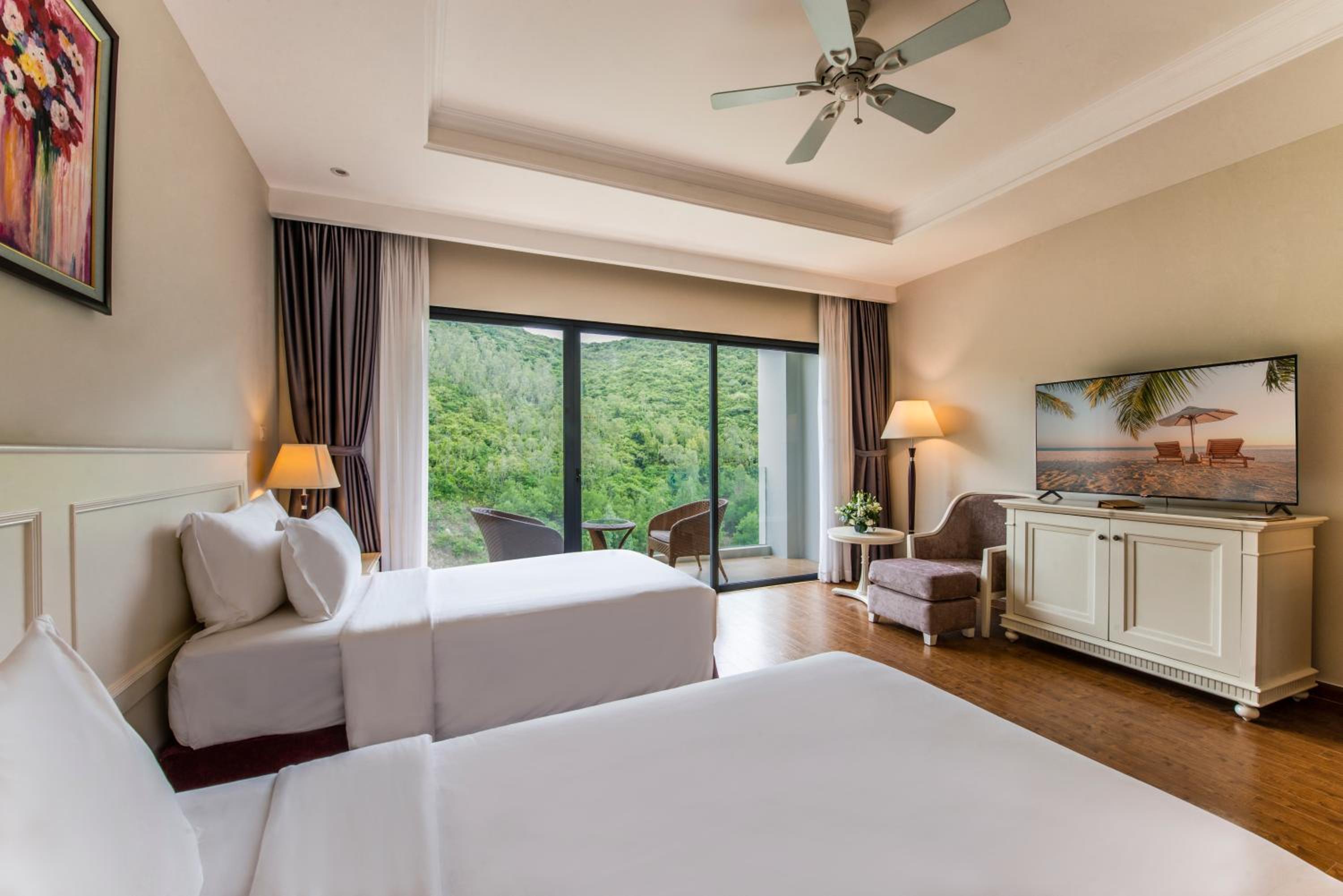 Deluxe Twin - Breakfast - Free 2 Kids under 12 years old photo 3