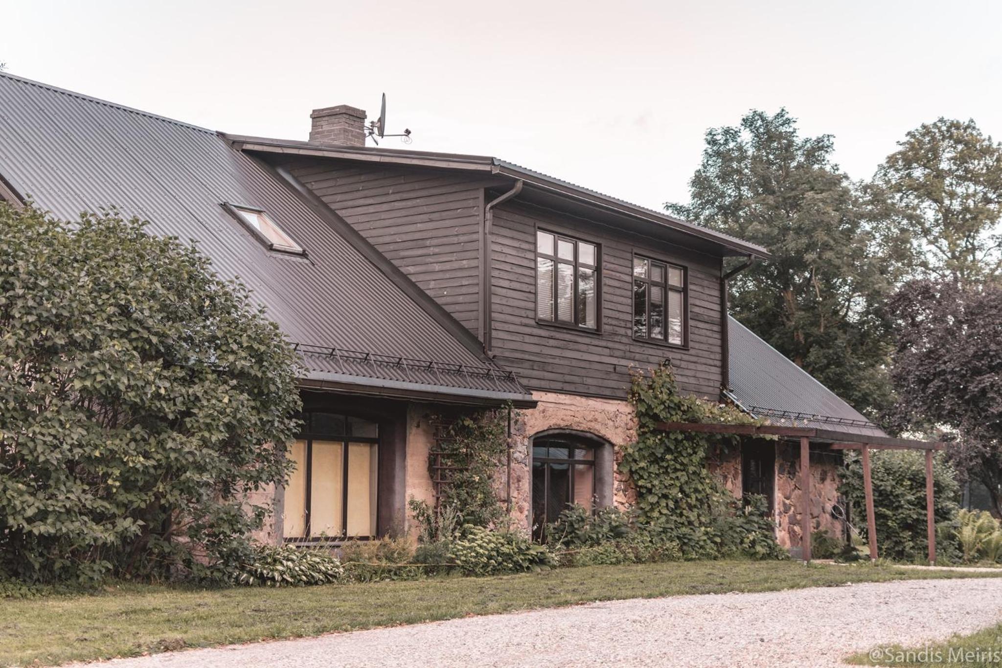 Seven-Bedroom House - Photo 25