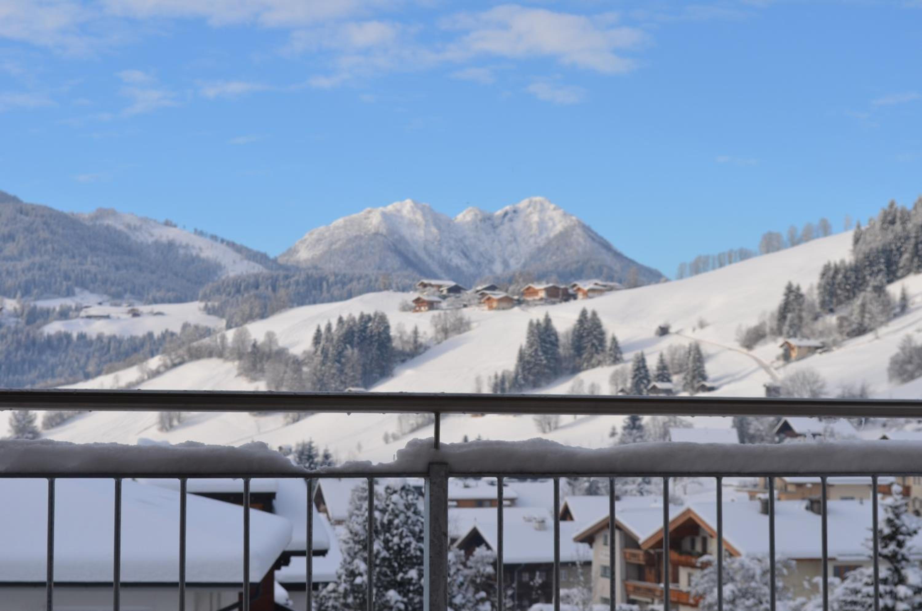 Apartment with Mountain View photo 3