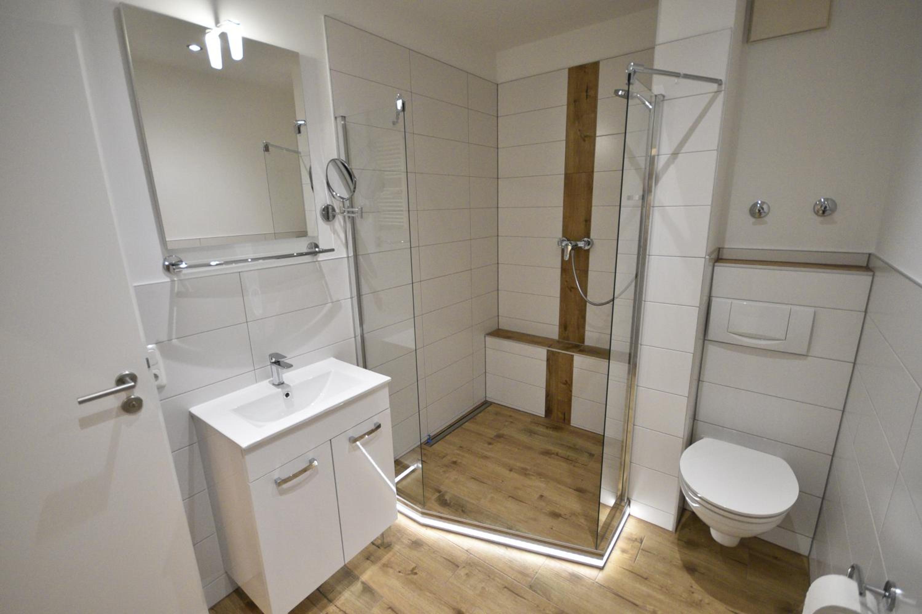 Double Room upper floors - Photo 7