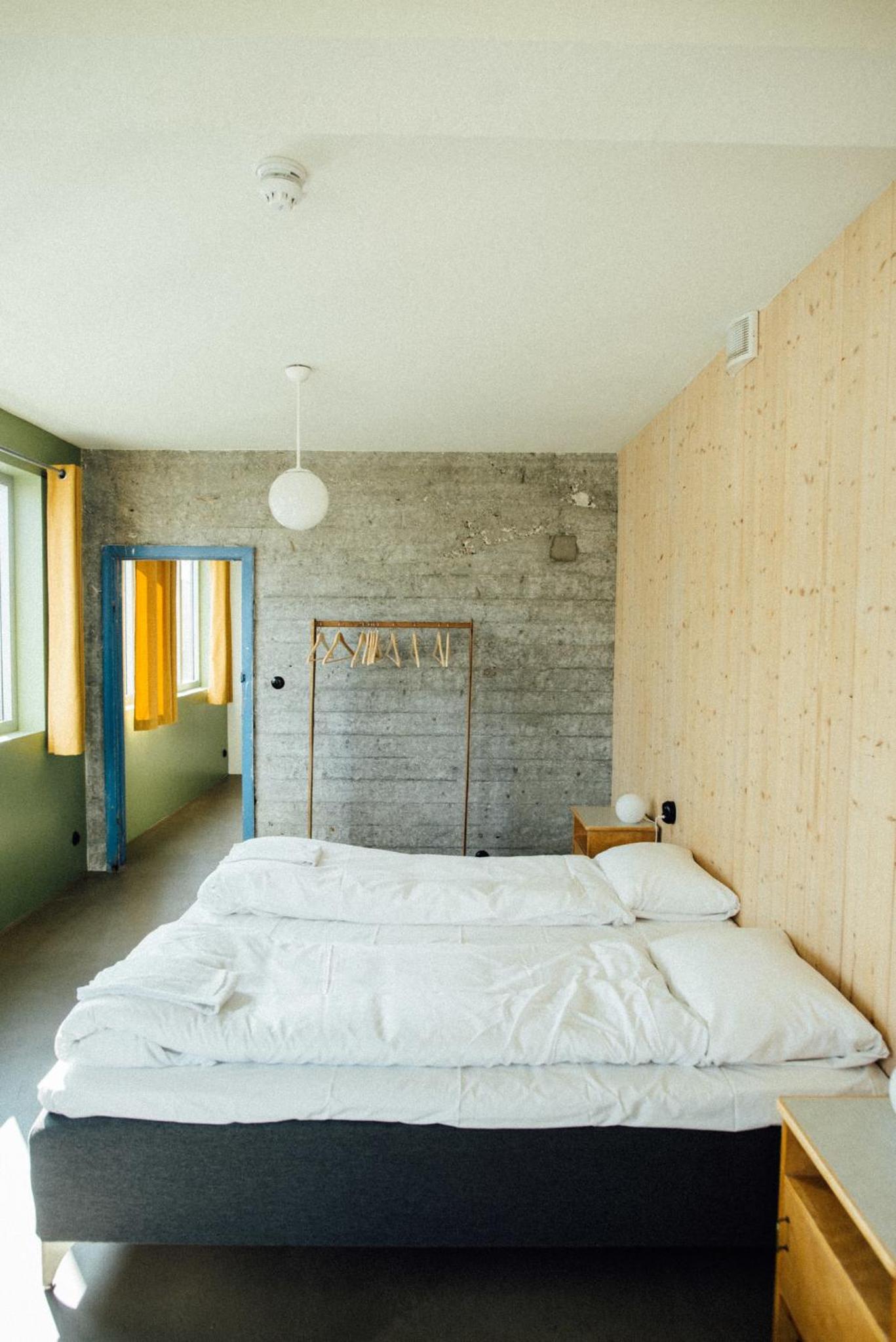 Quadruple Room with Private Bathroom - Photo 7