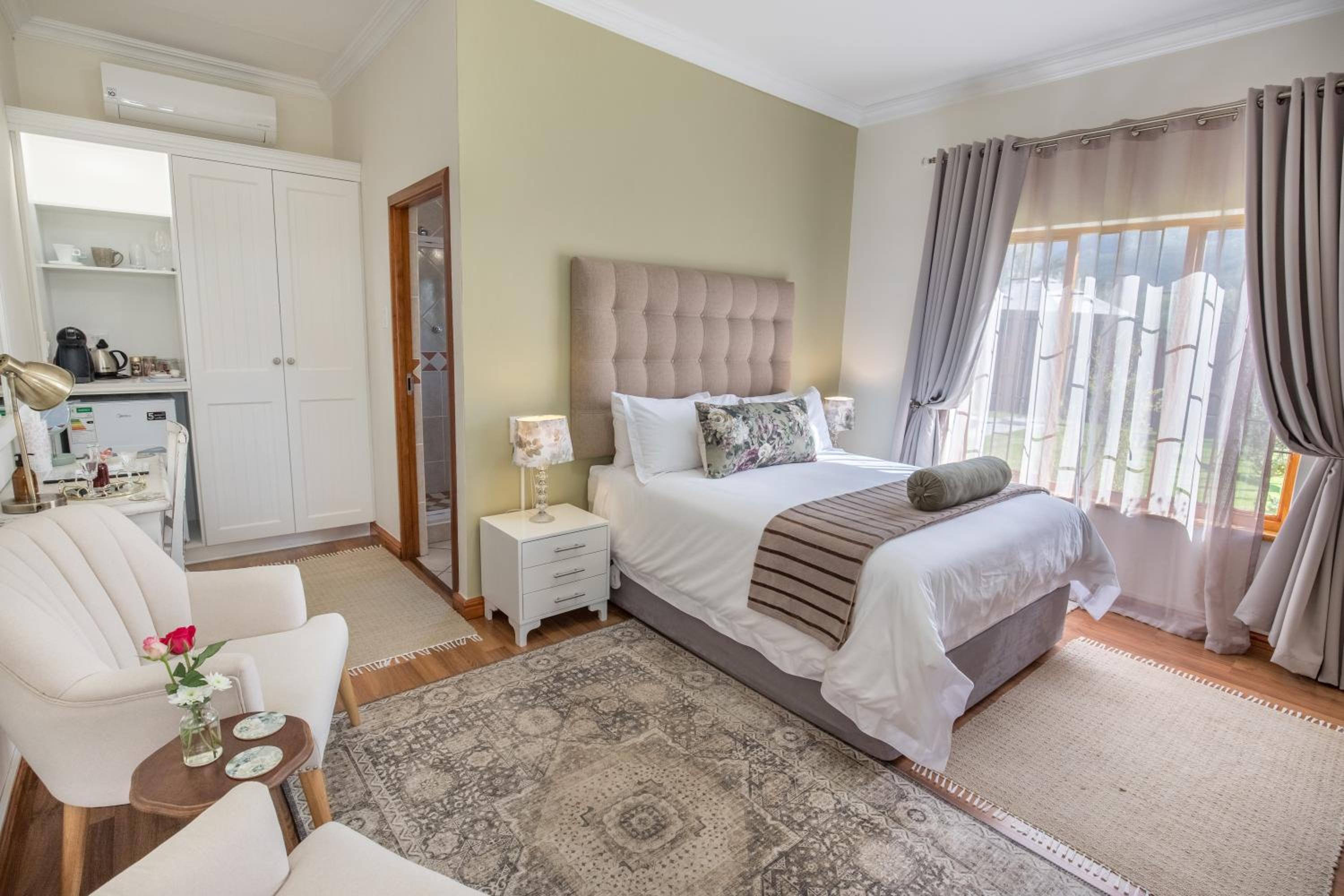 Deluxe Queen Room