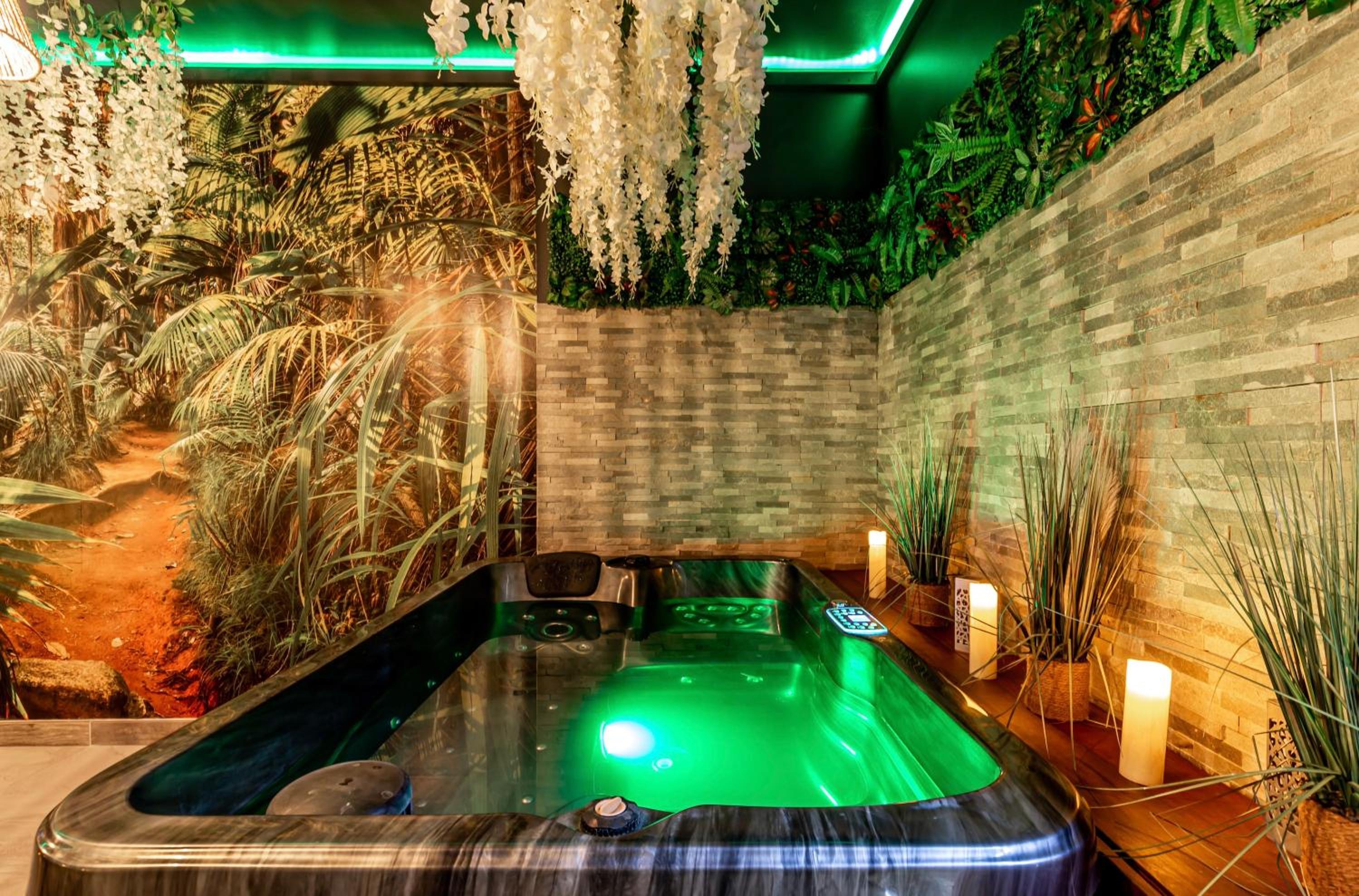 Suite with Spa Bath - Photo 2