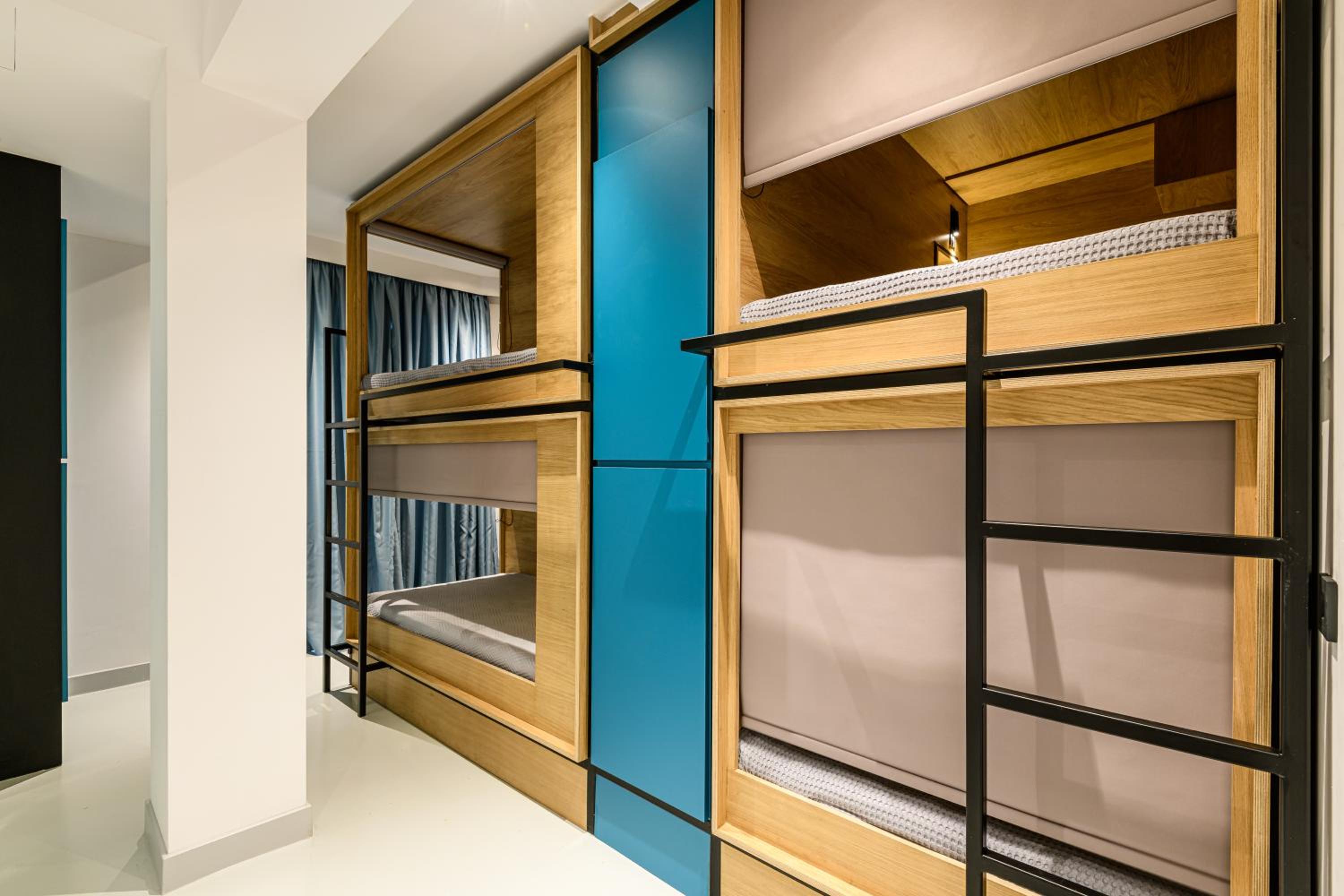 Single Bed in 6-Bed Female Dormitory Room with Balcony photo 1