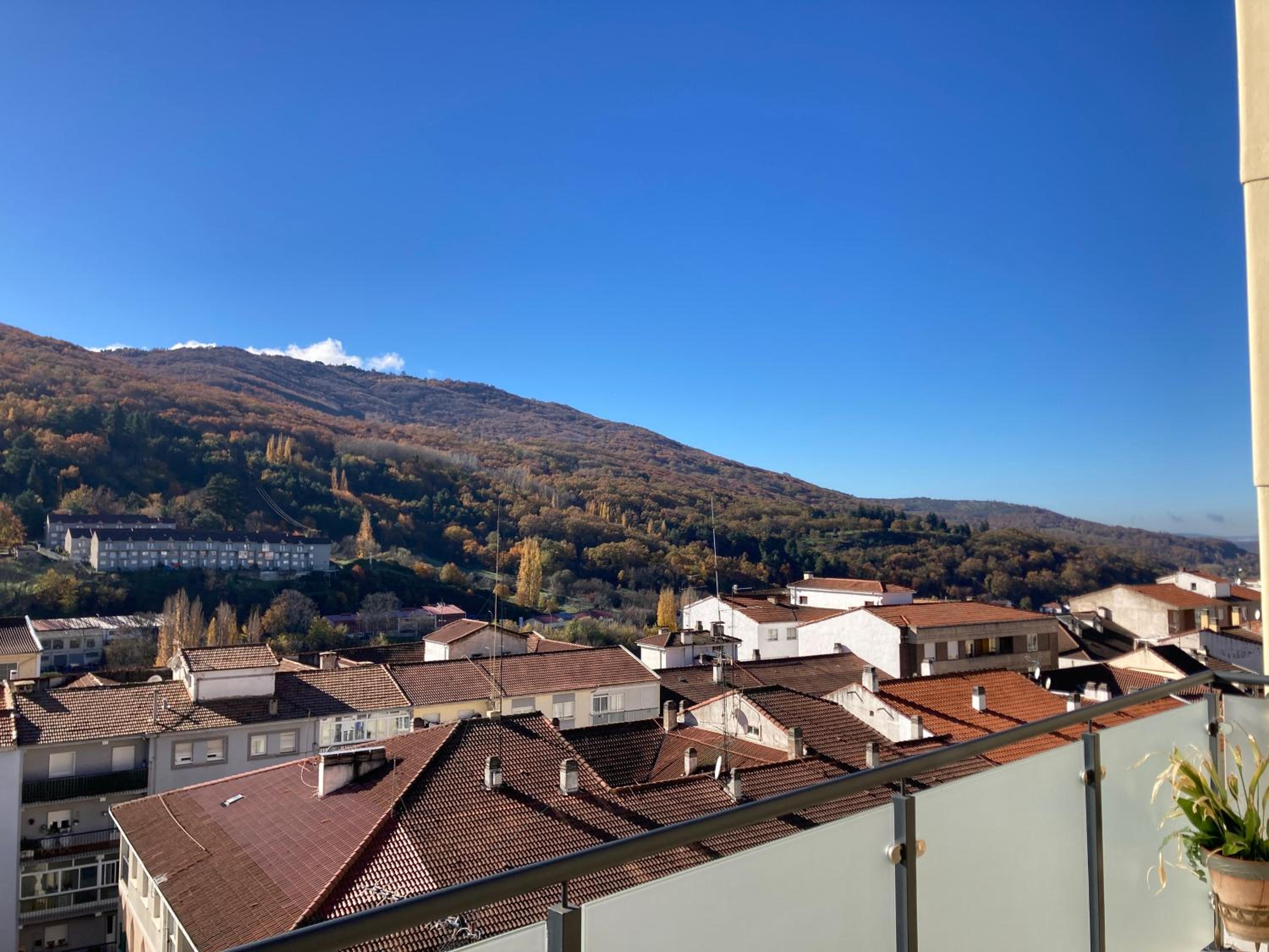 Apartment with Mountain View photo 3
