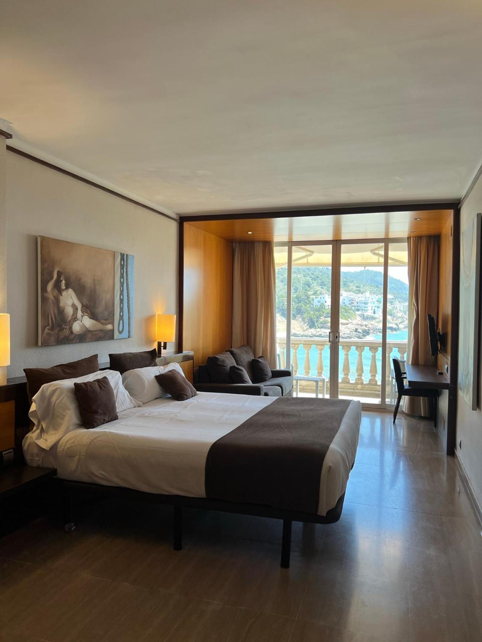 Deluxe Double or Twin Room with Balcony and Sea View - Photo 5