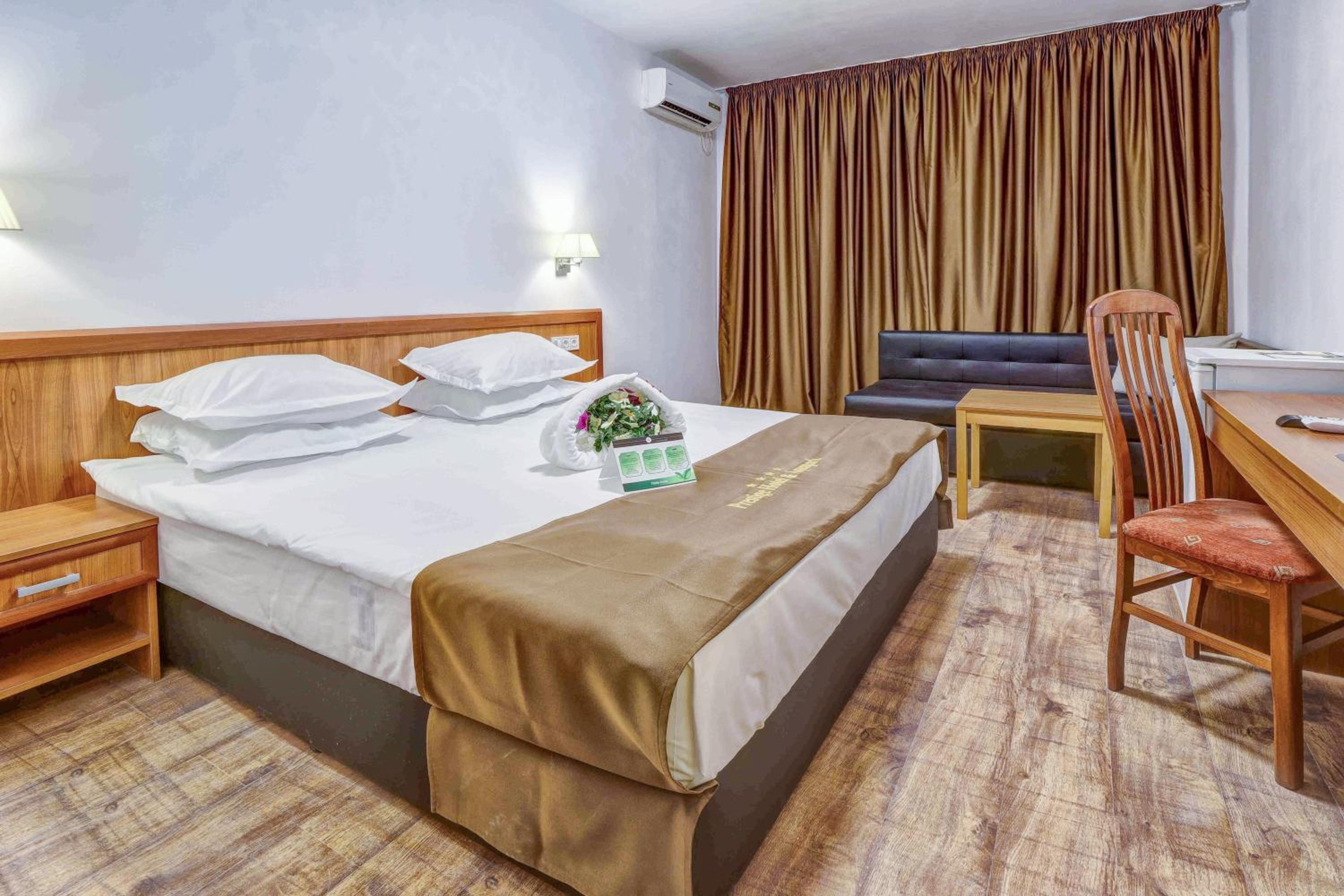Double or Twin Room with Balcony - Free Aquapark Access photo 3