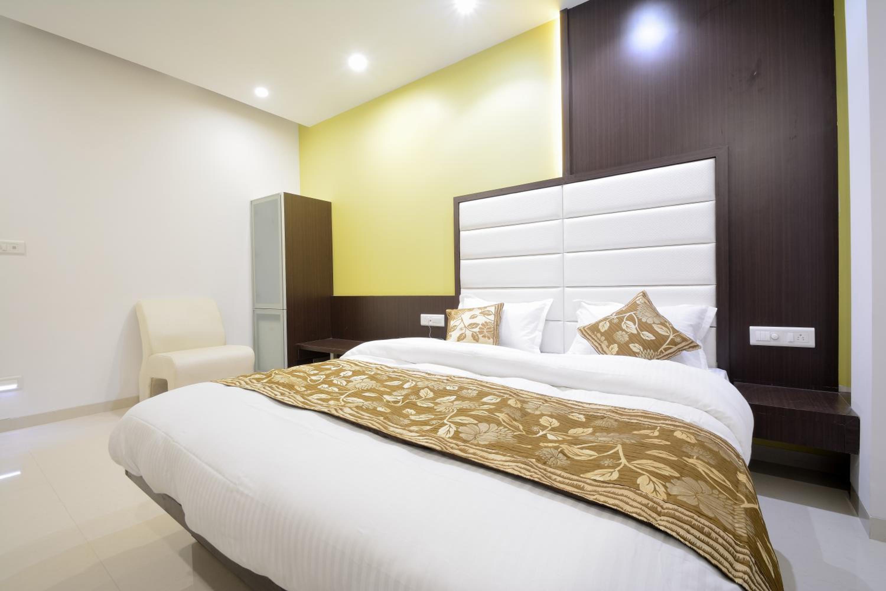 Deluxe Double Room - Photo 8