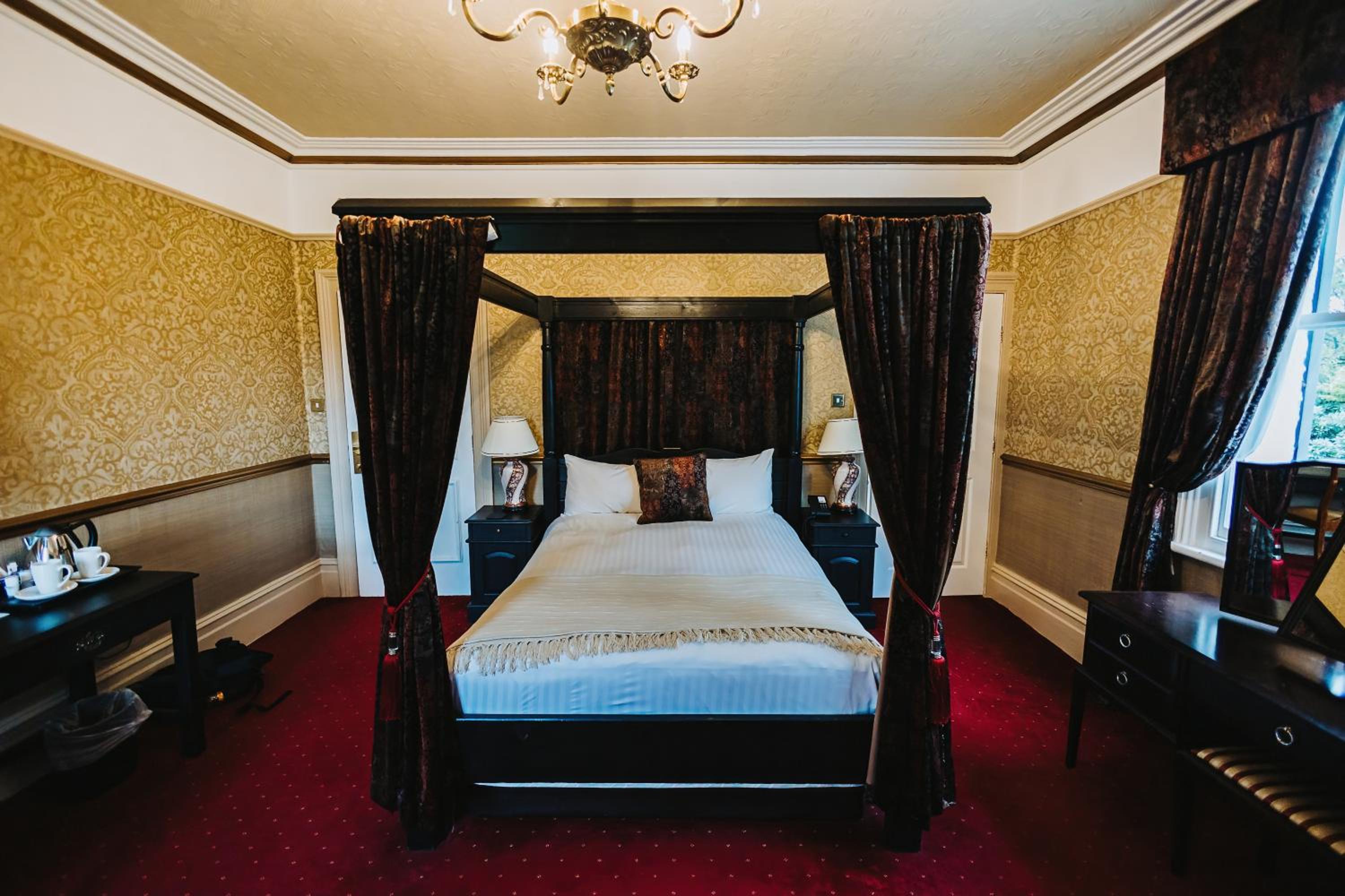 Superior King Suite (No pets allowed) - Photo 4