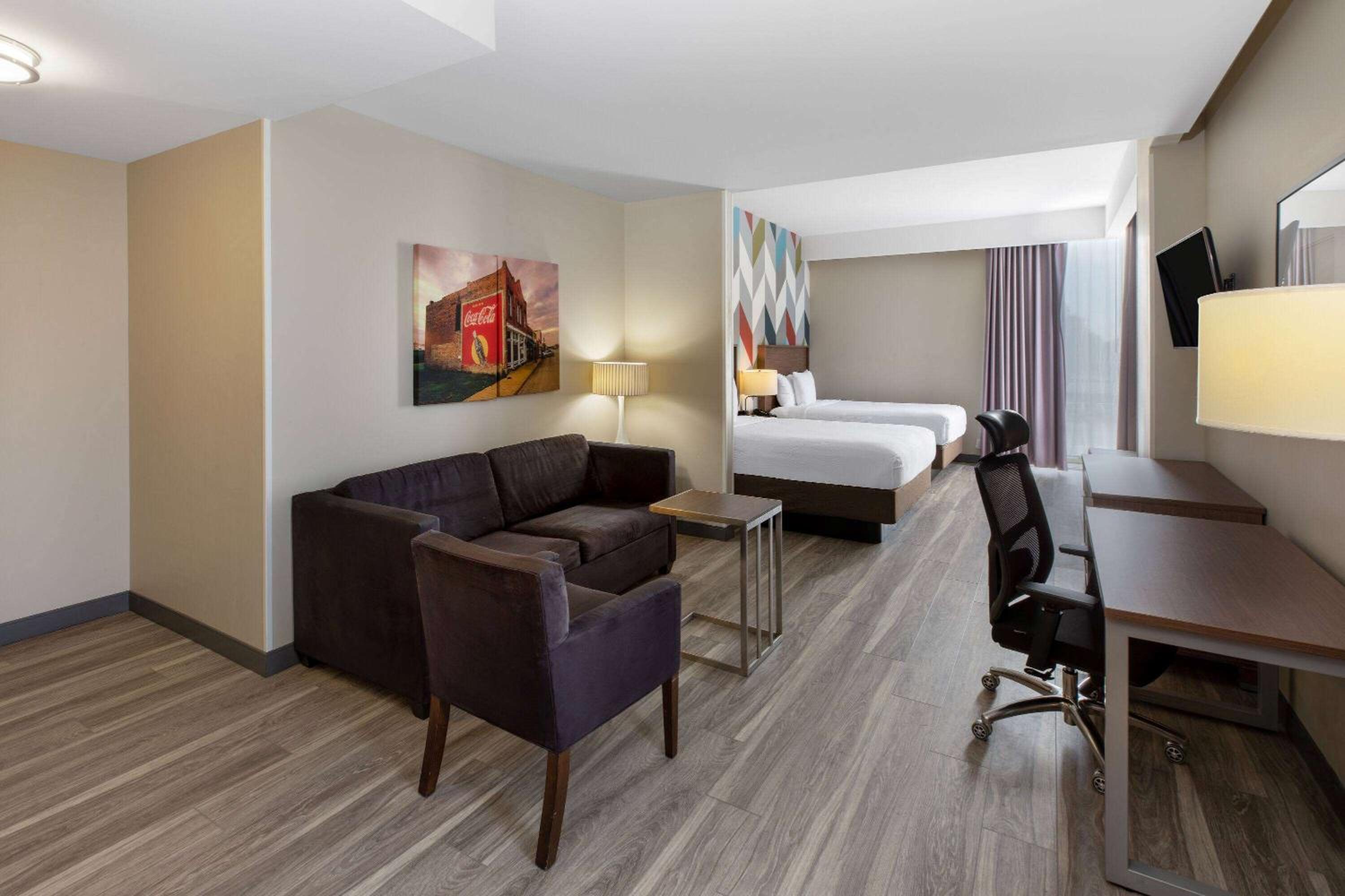 Studio Suite with Two Queen Beds - Non-Smoking photo 3