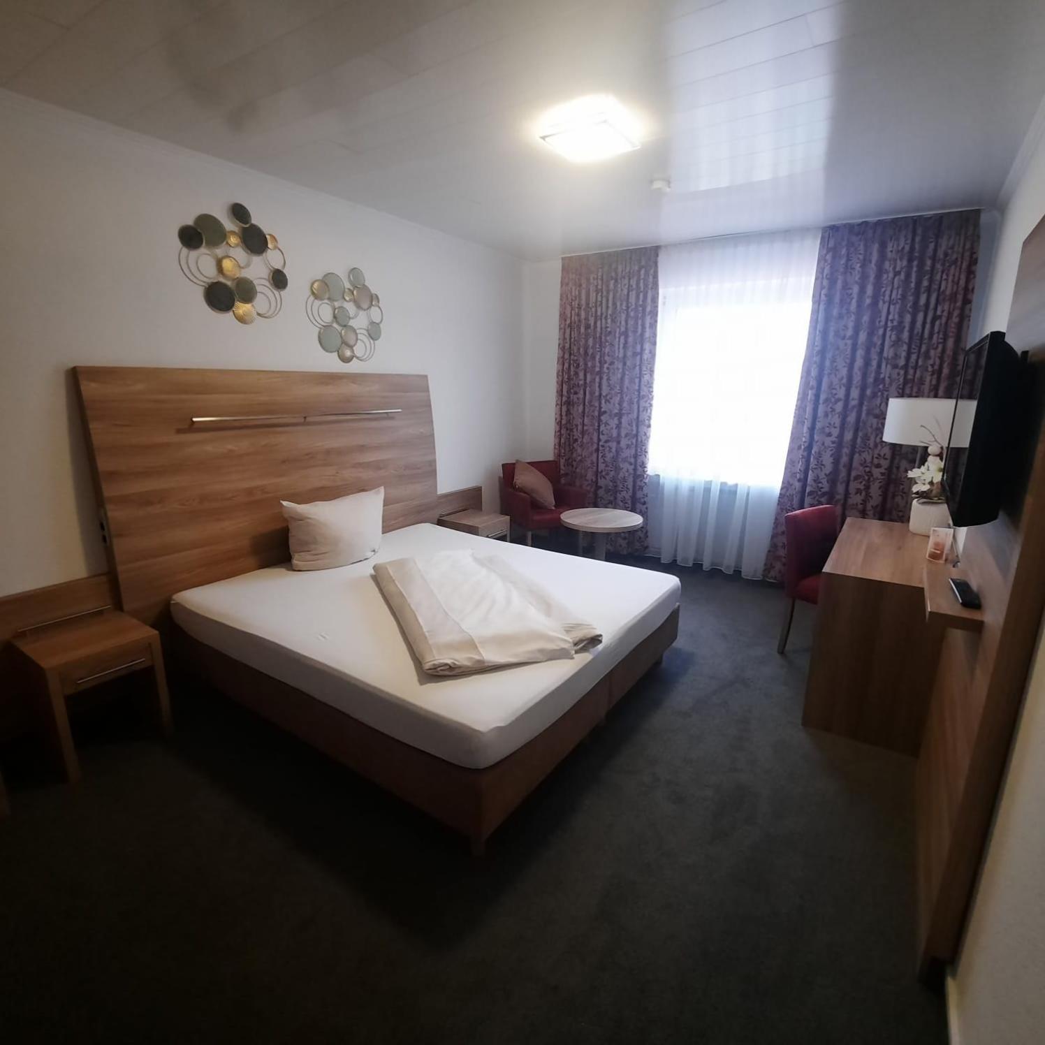 Budget Double Room - Photo 2