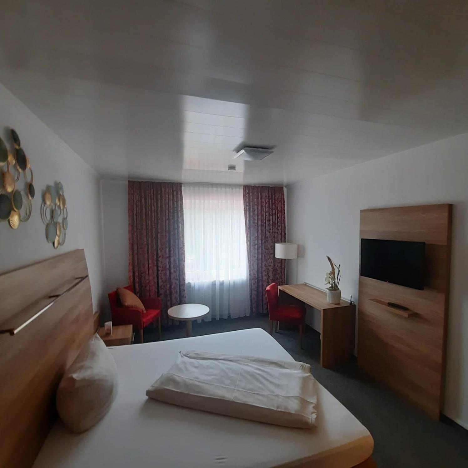 Budget Double Room - Photo 4