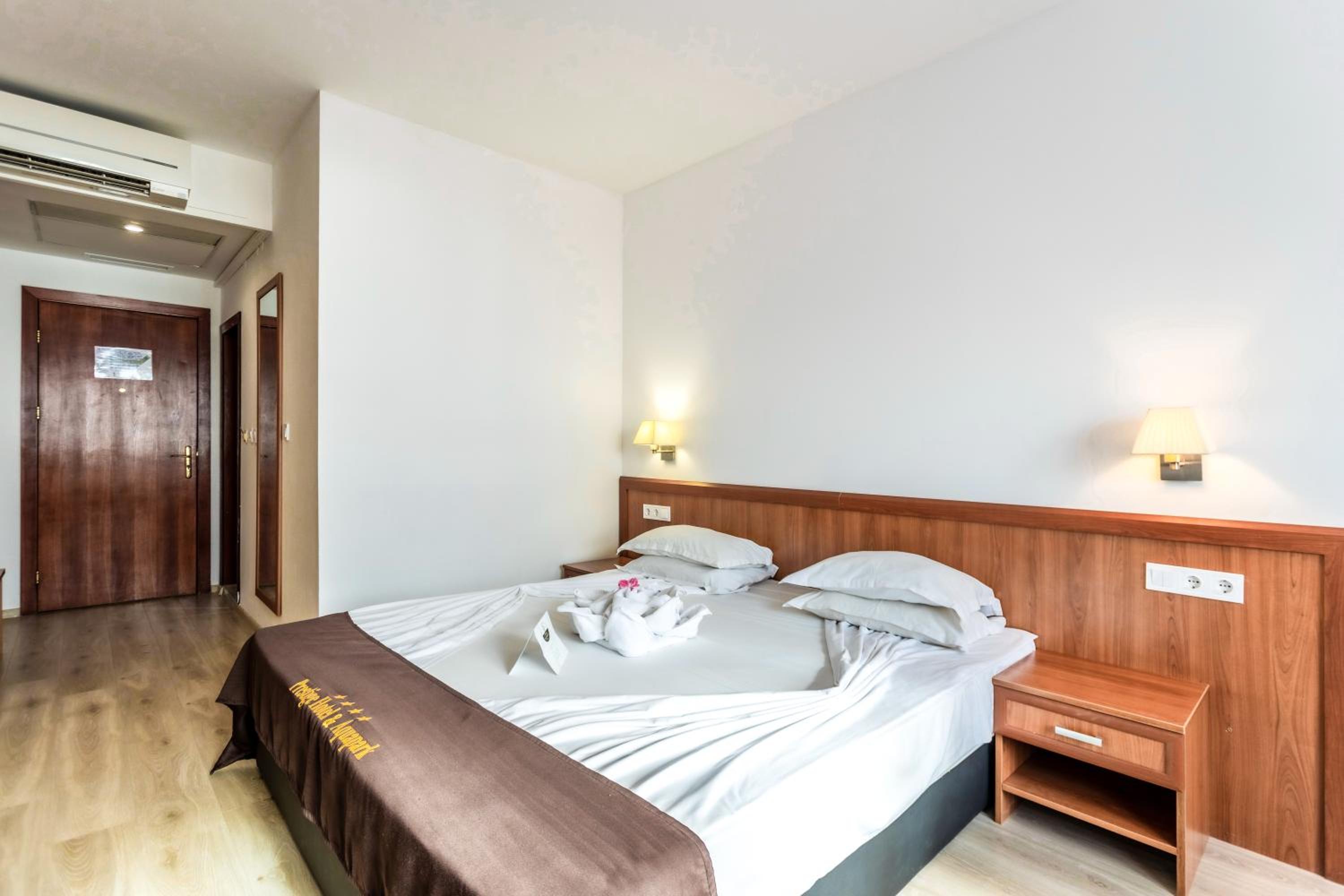 Promo Double Room - No Balcony - Free Aquapark Access photo 2