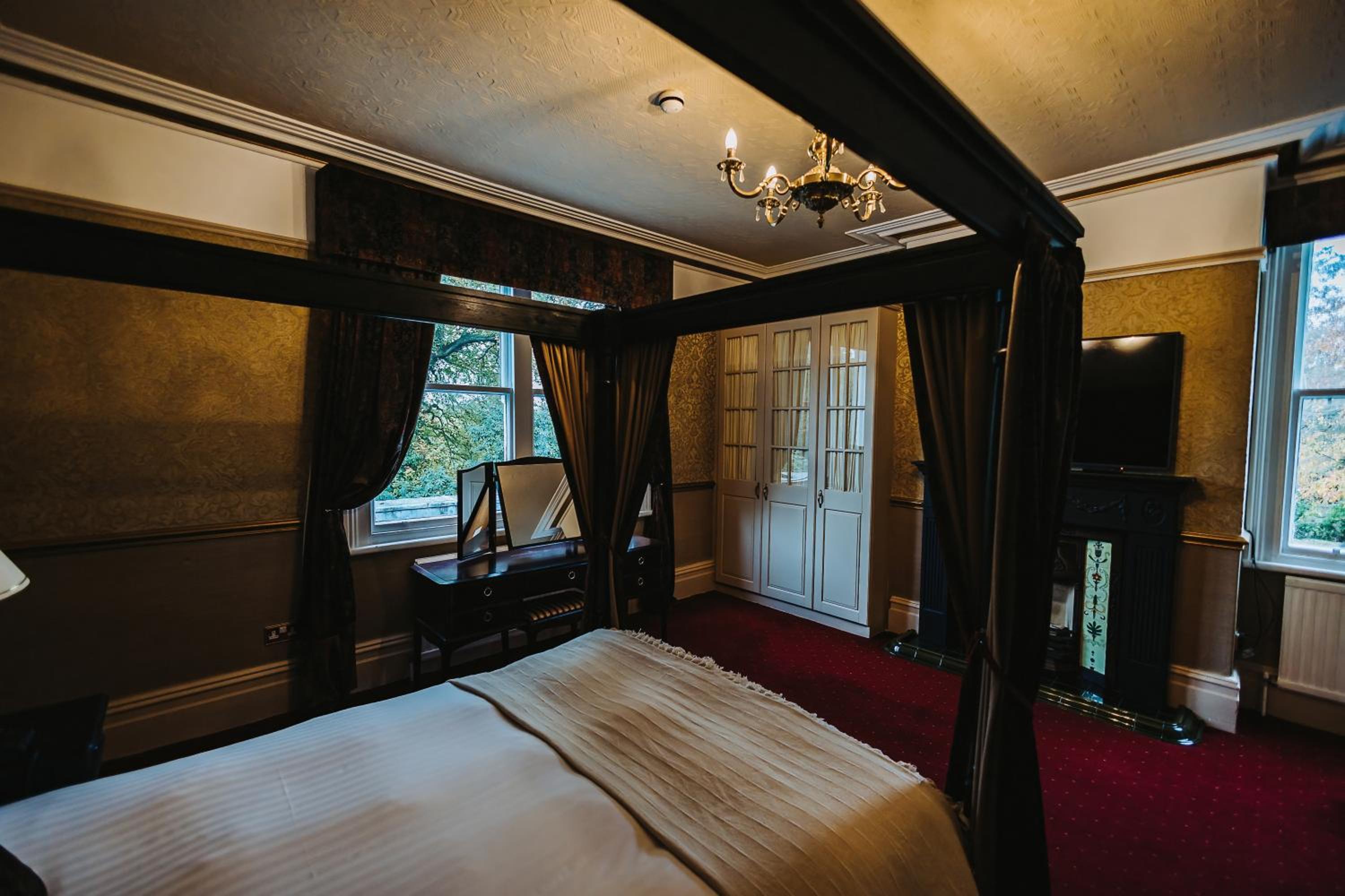 Superior King Suite (No pets allowed) - Photo 3