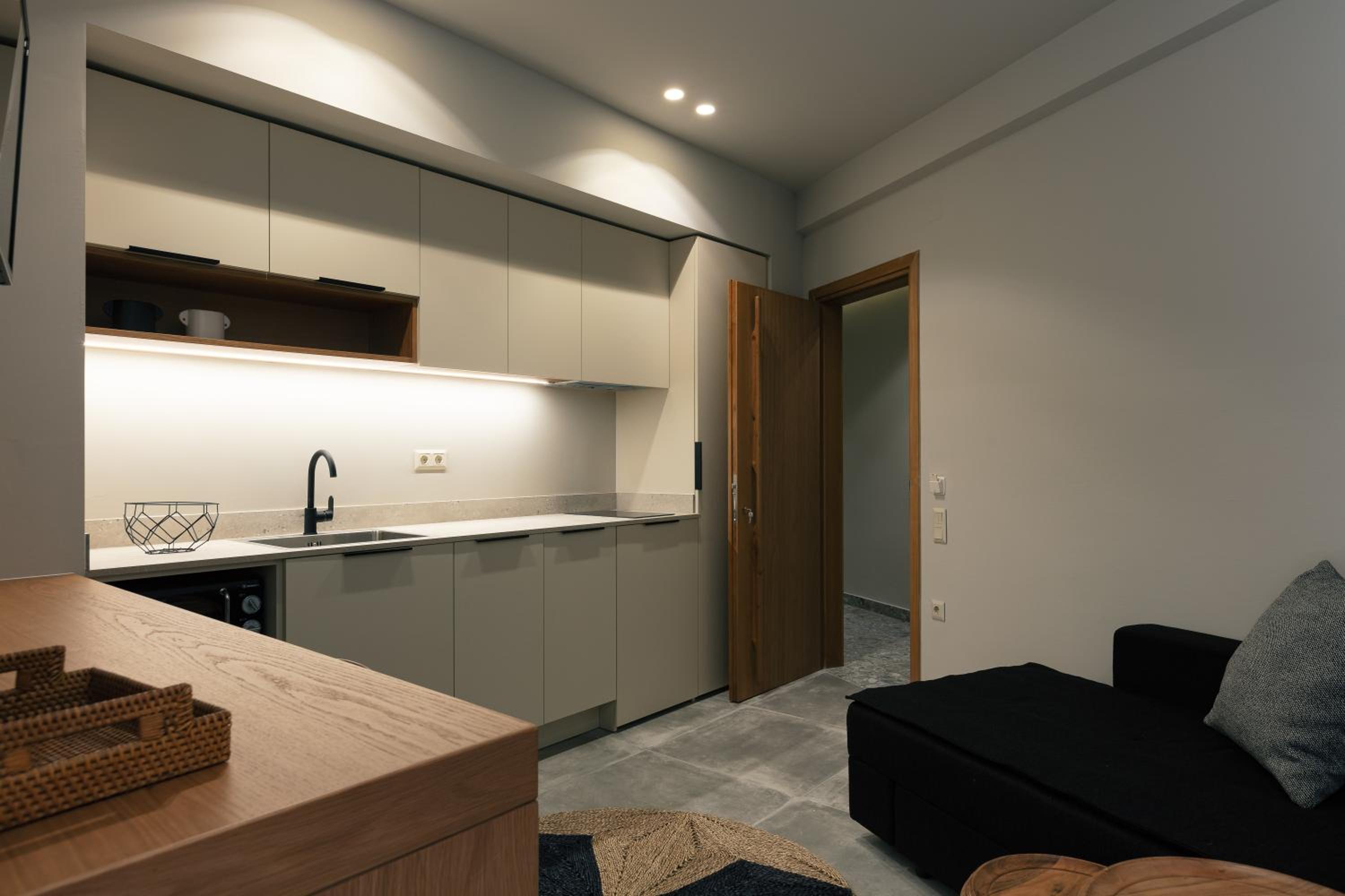One-Bedroom Suite - Photo 7
