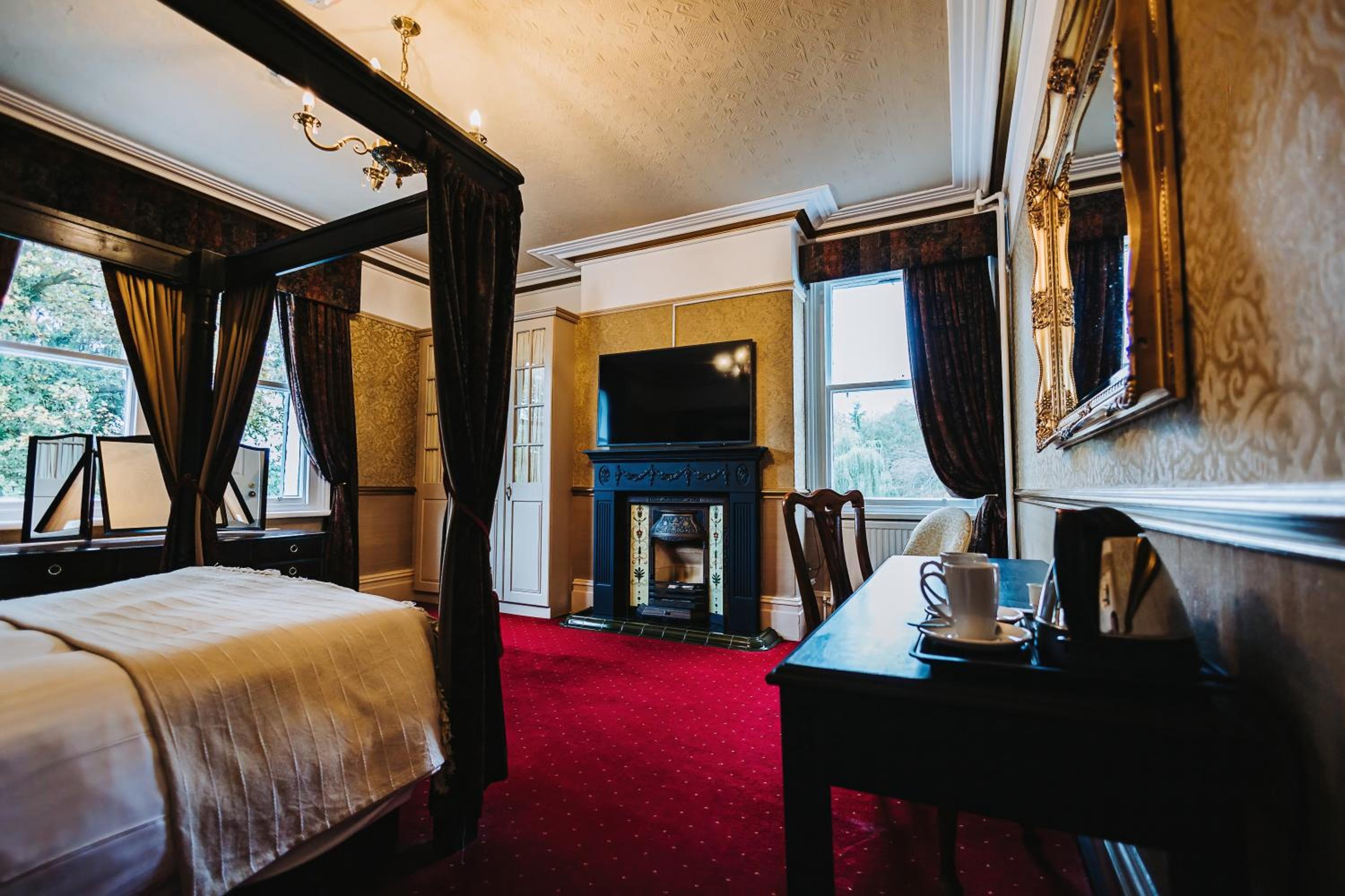 Superior King Suite (No pets allowed) - Photo 5