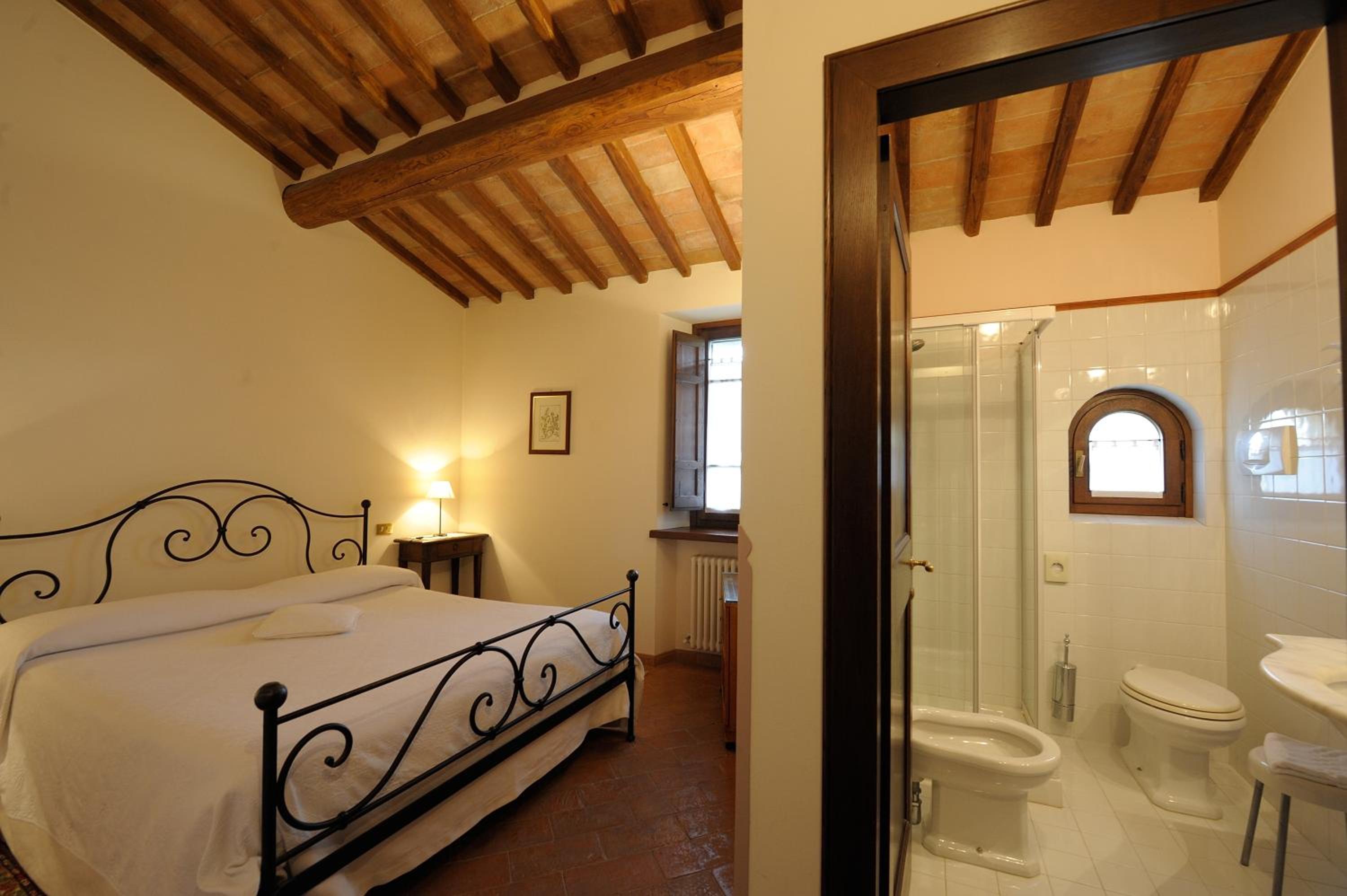 Standard Double Room - Photo 6
