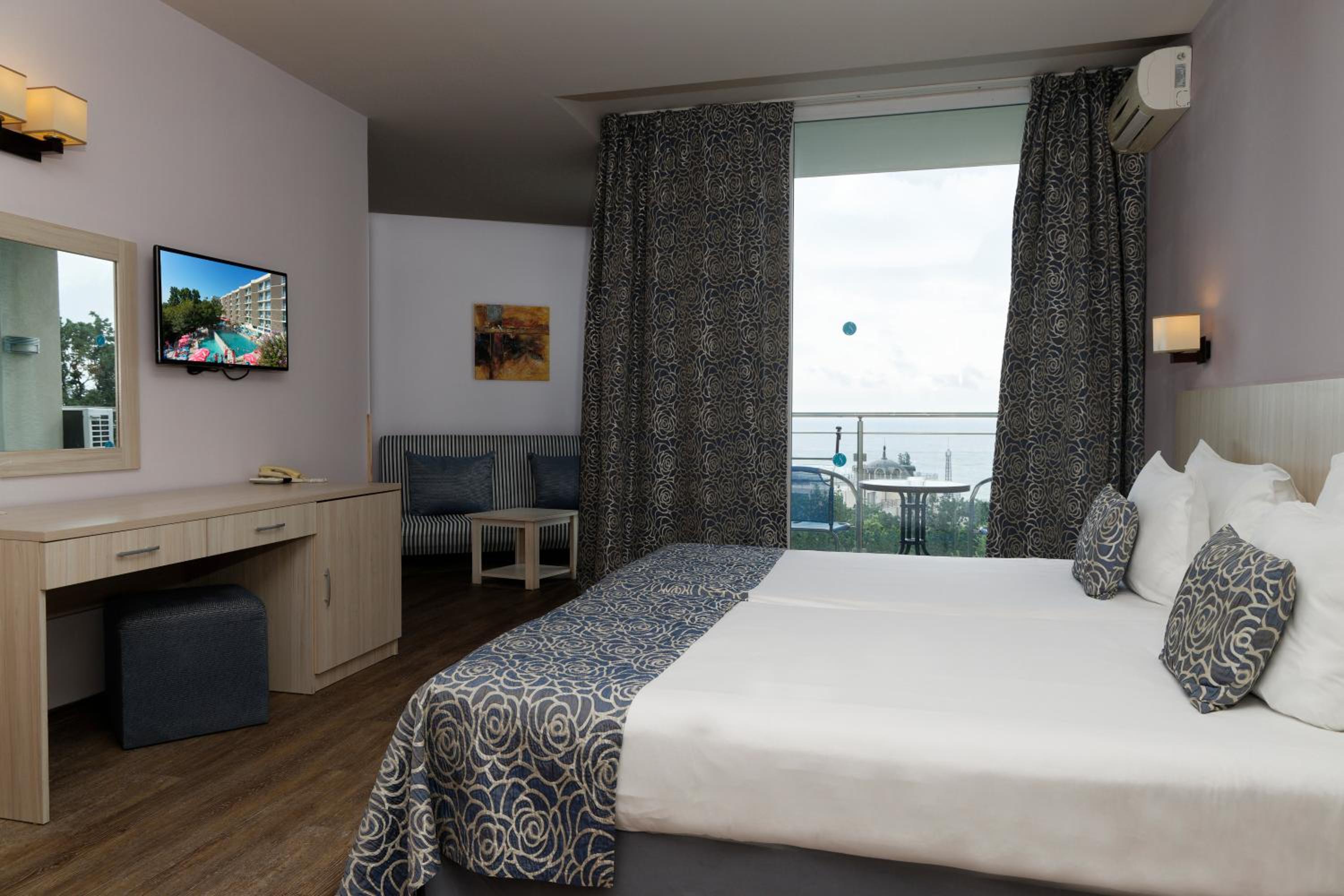 Superior Twin Room with Sea View photo 1