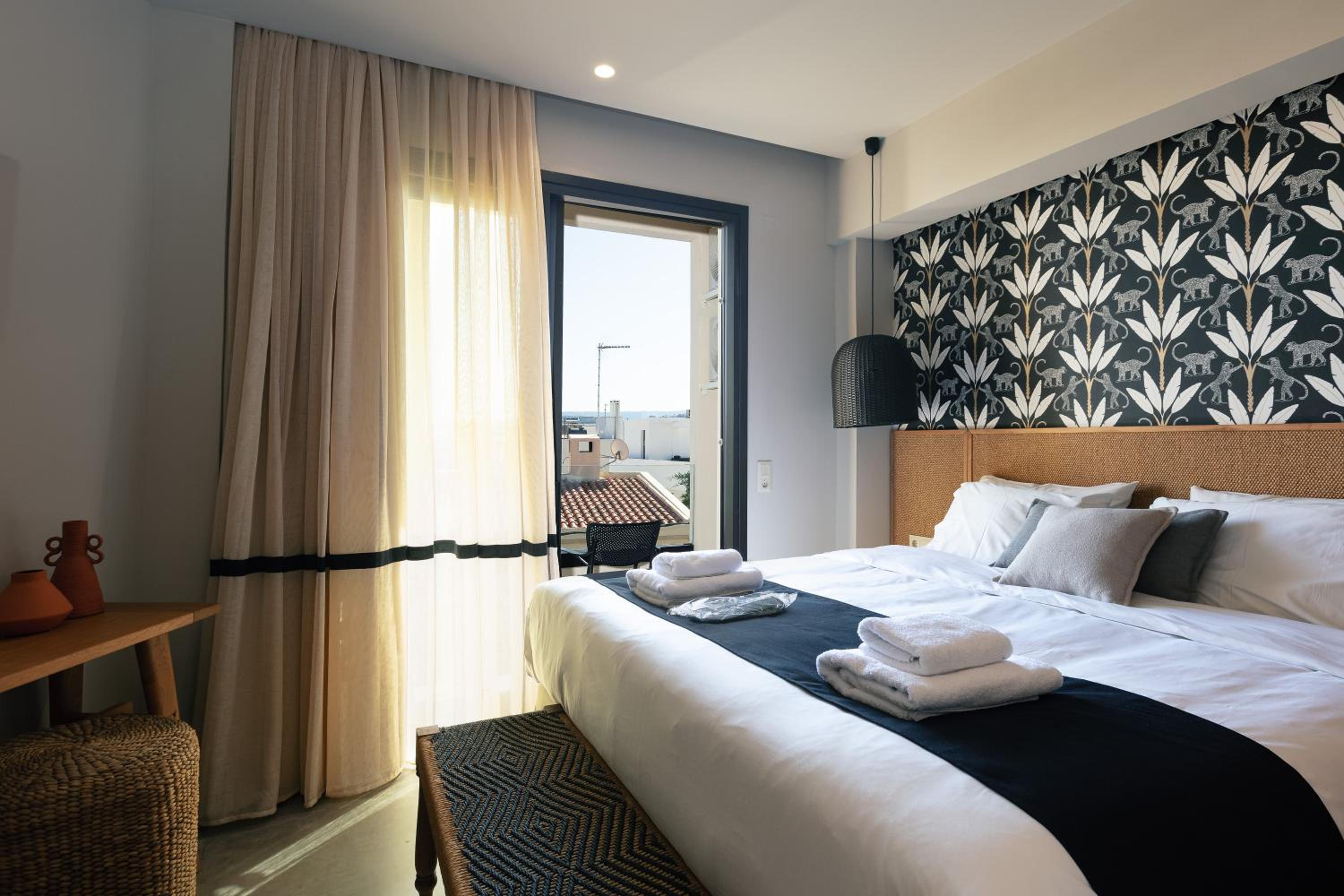 Suite - Photo 1