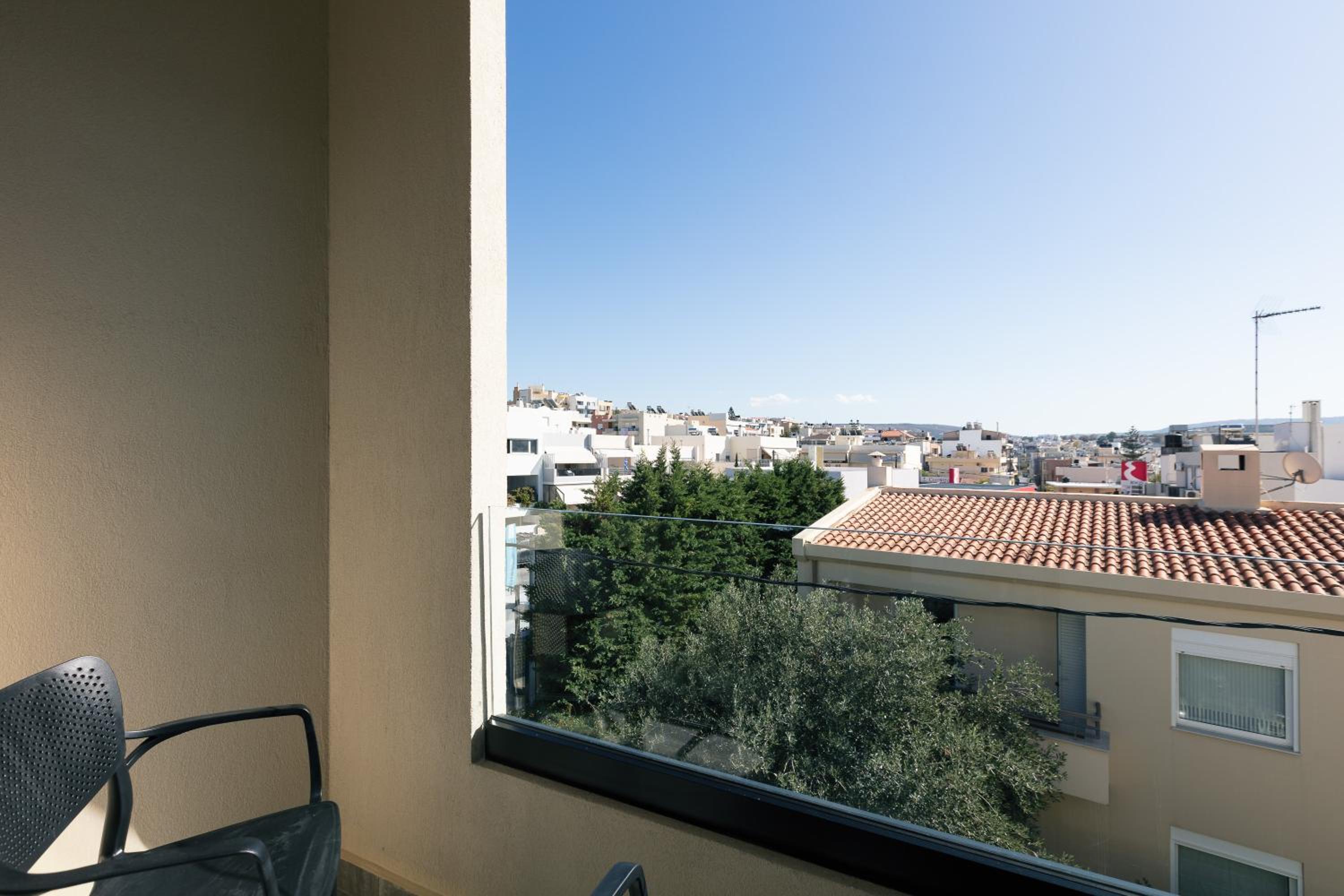 Suite - Photo 10