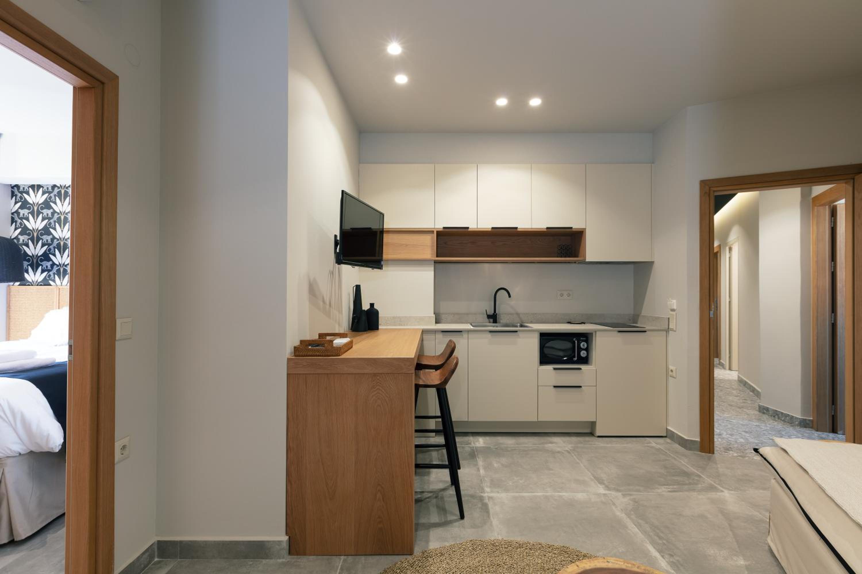 Suite - Photo 8