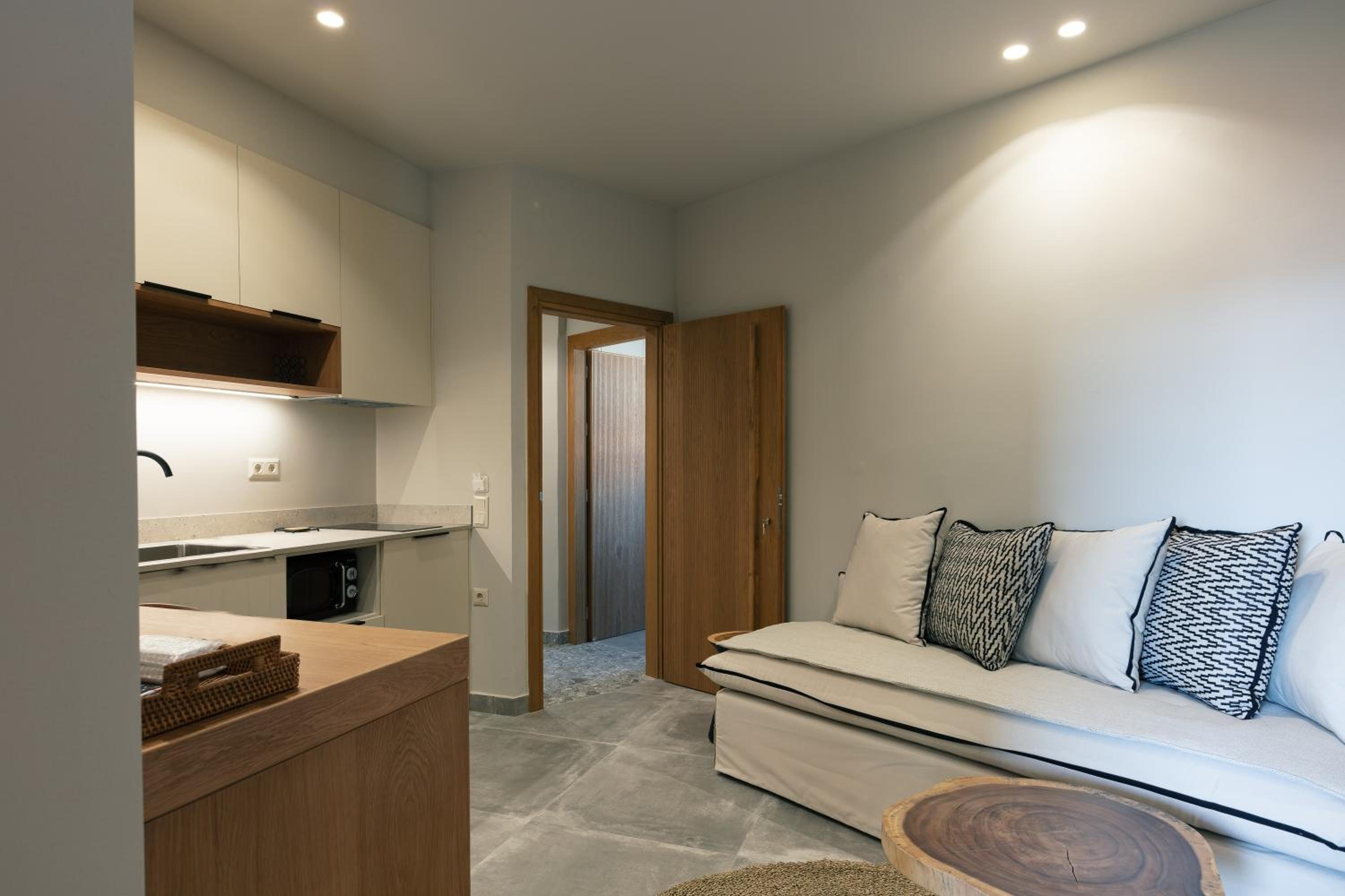Suite - Photo 5