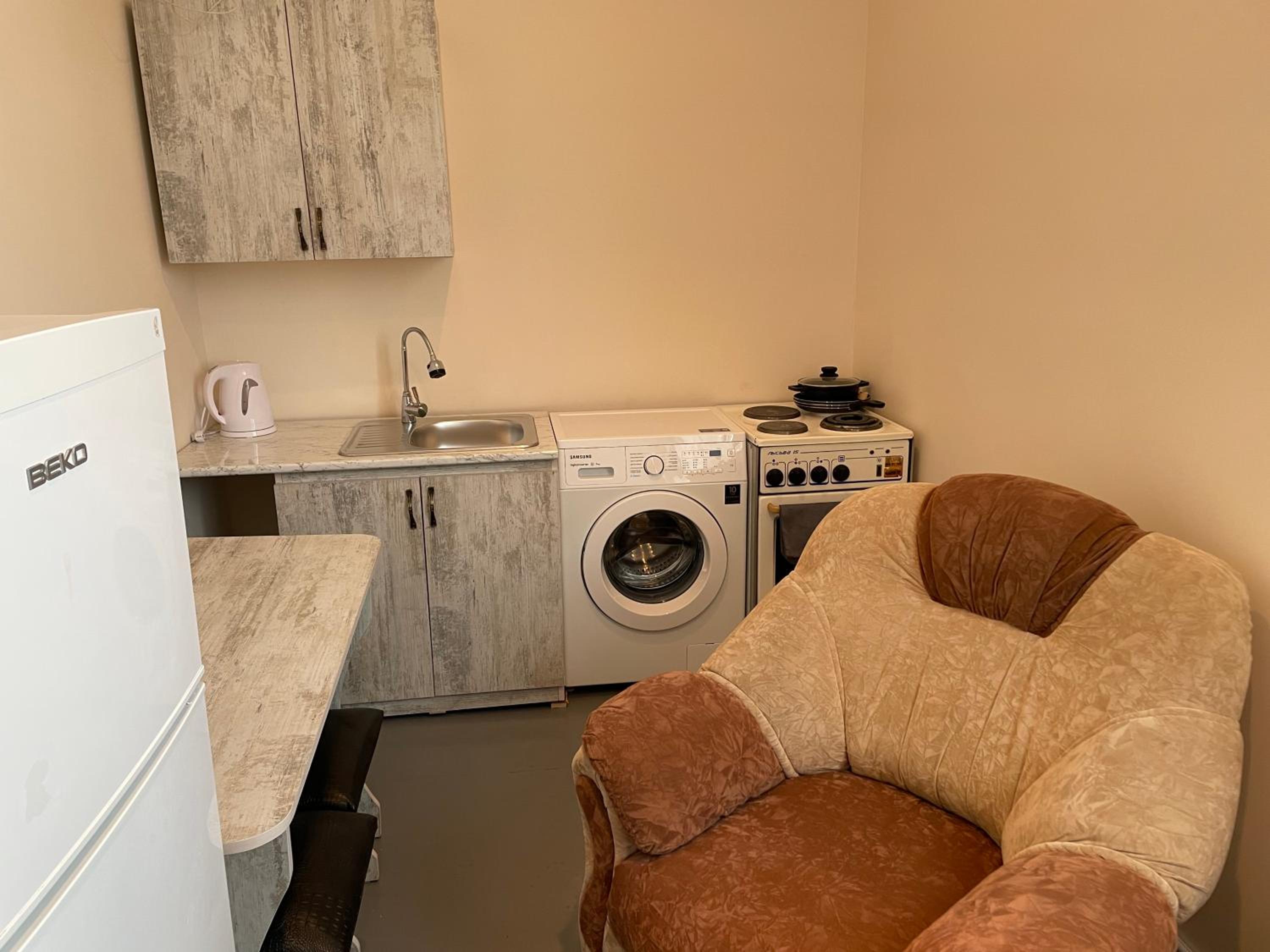 Family Room with Bathroom photo 3