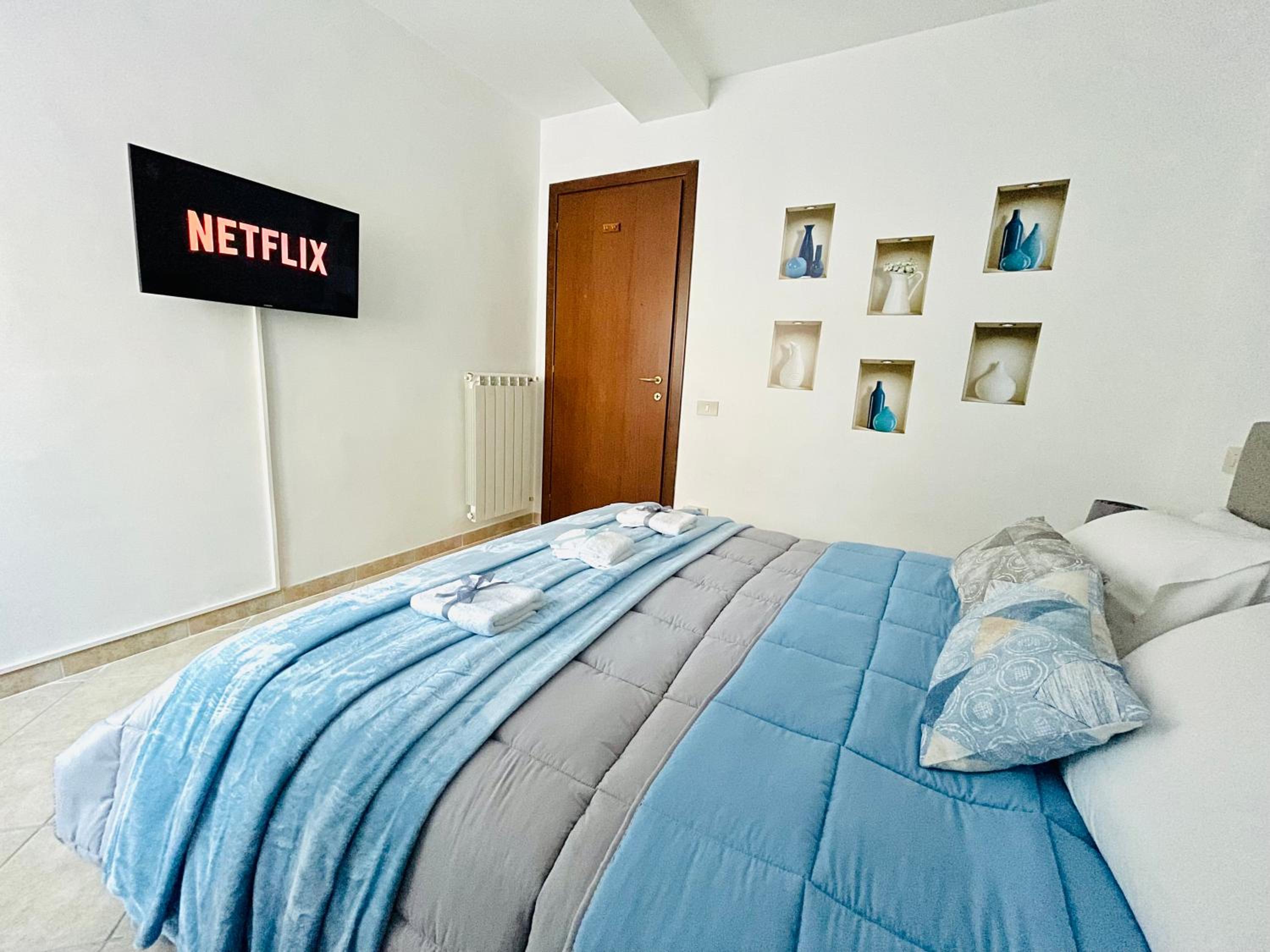 One-Bedroom Apartment photo 2
