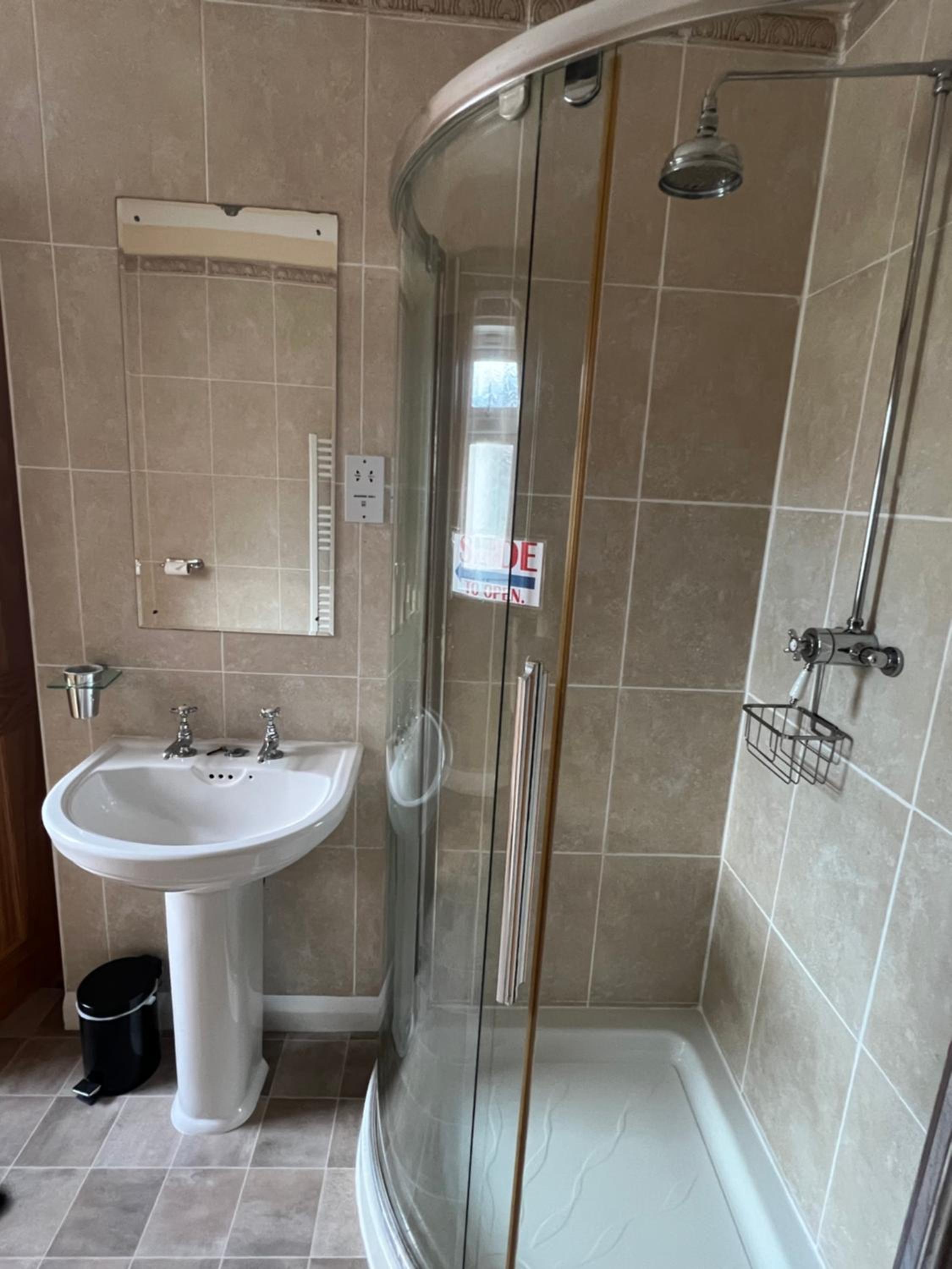 Double Room - Photo 6