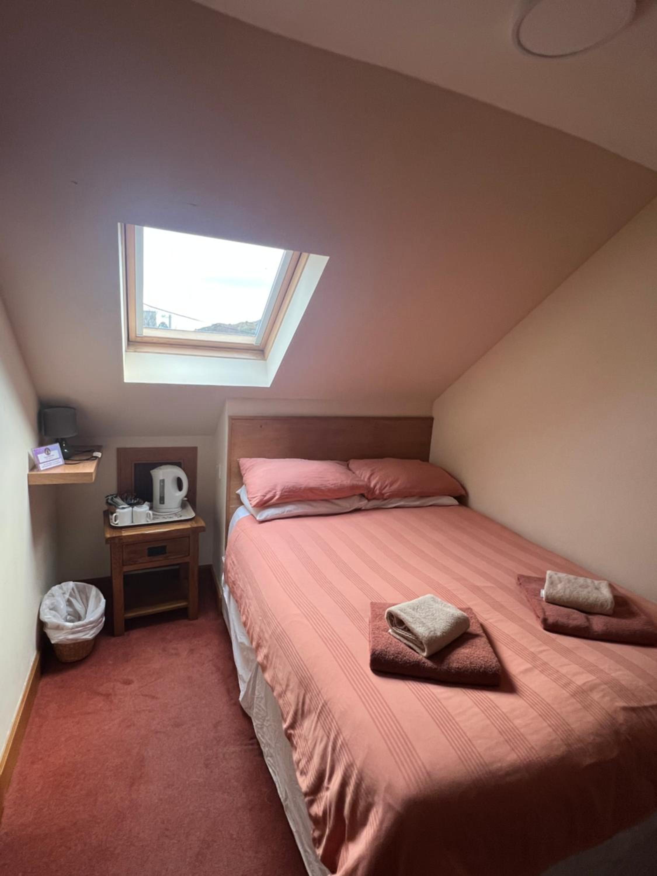 Small Double Room - Photo 3