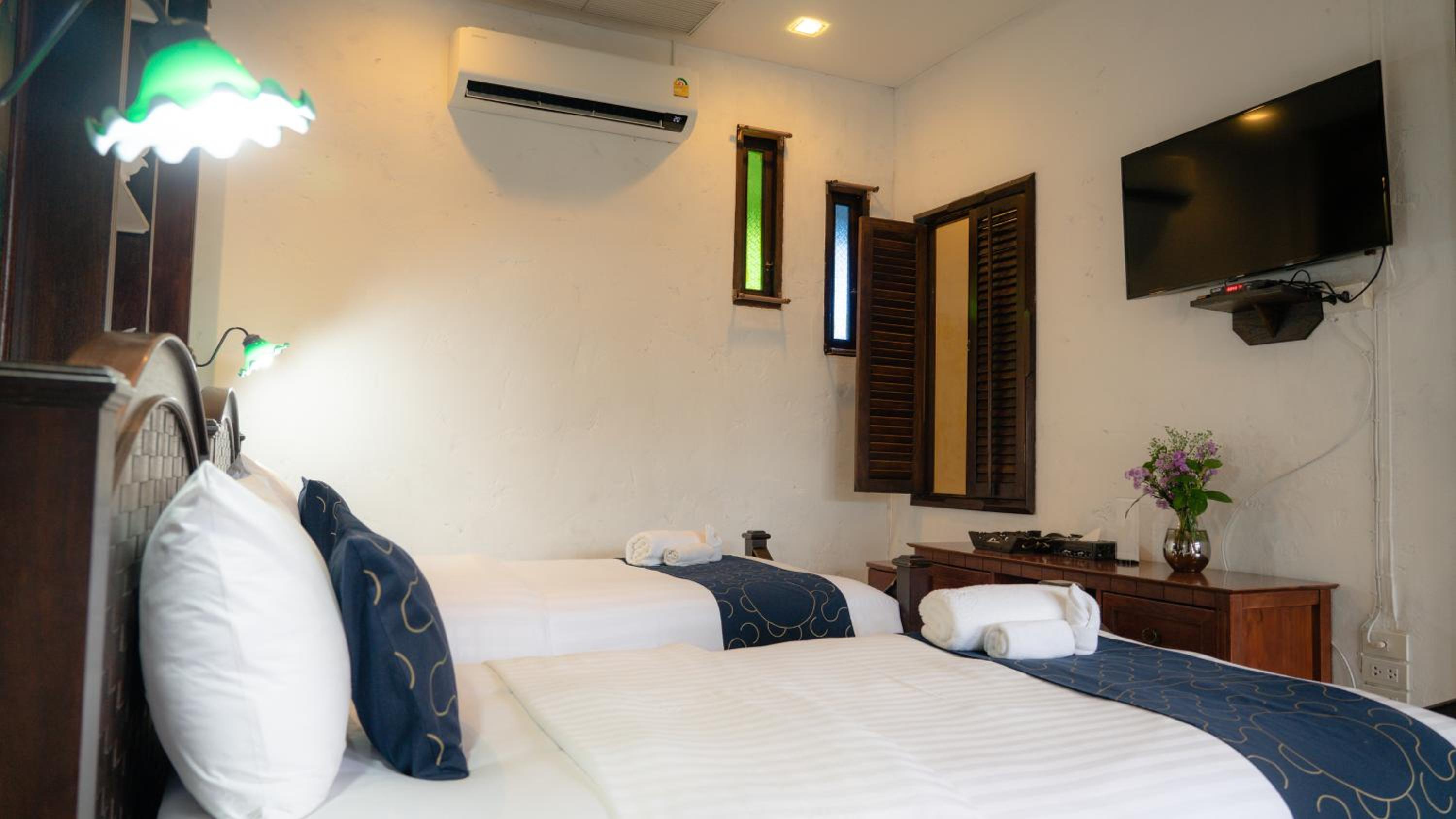 Deluxe Twin Room - Photo 12