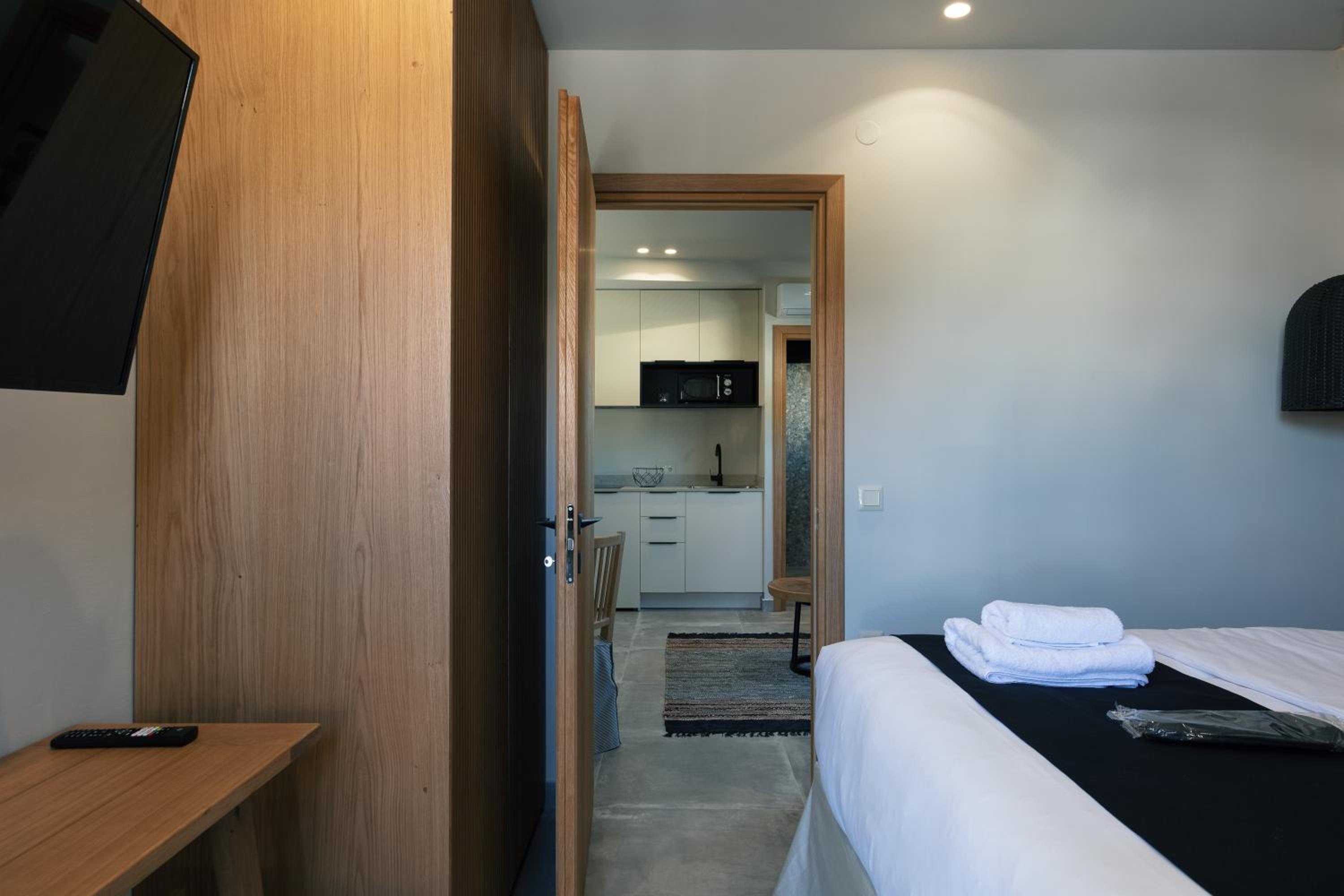 Suite - Photo 12