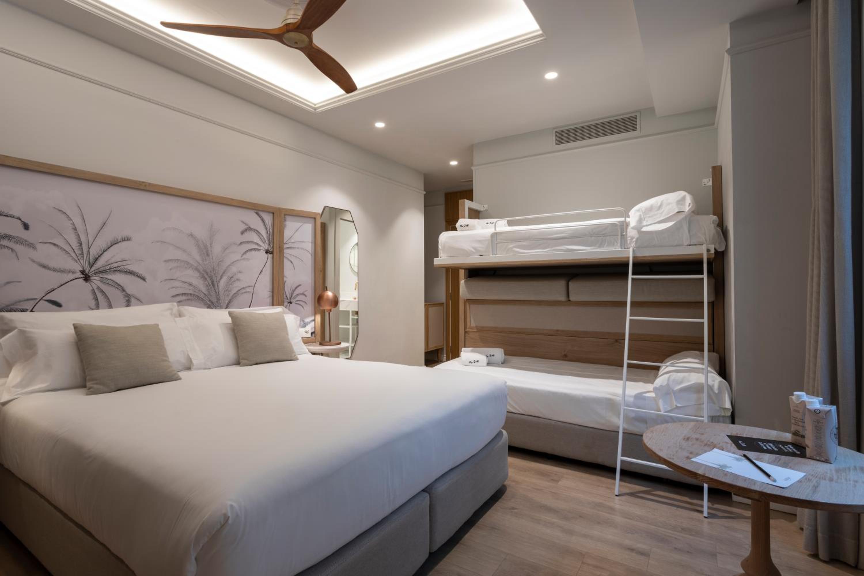 Quadruple Room - Photo 7