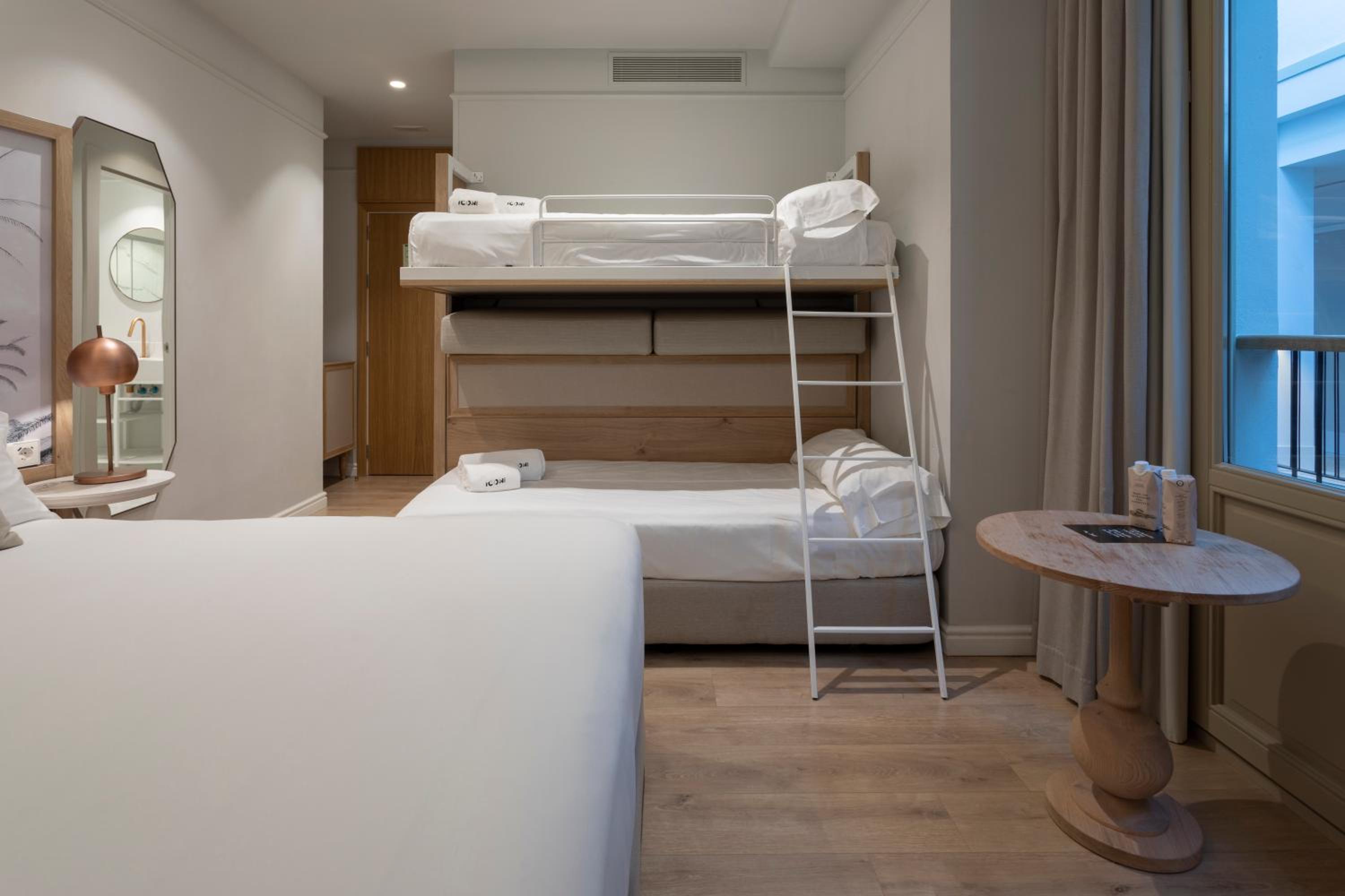 Quadruple Room - Photo 3