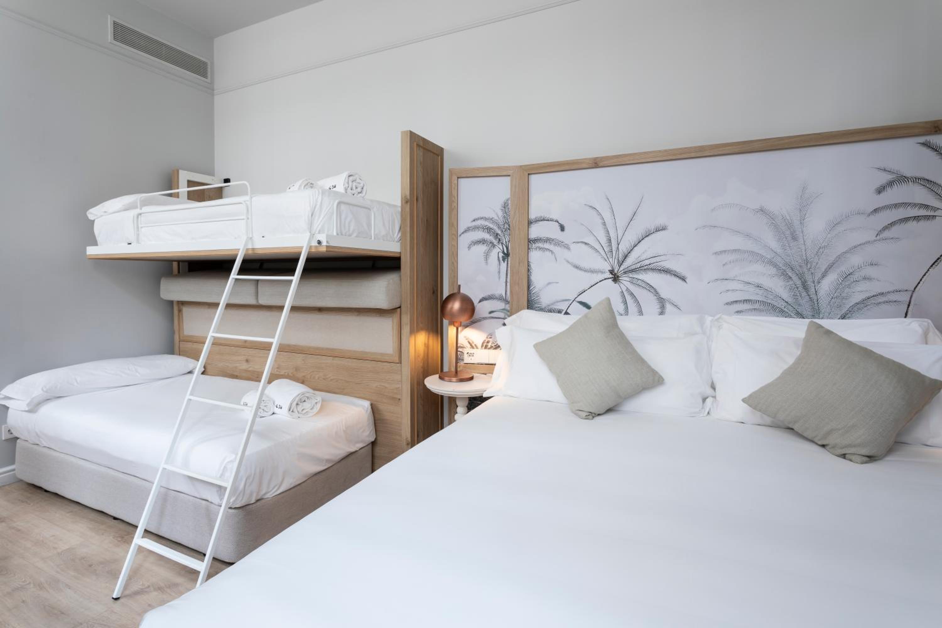 Quadruple Room - Photo 14