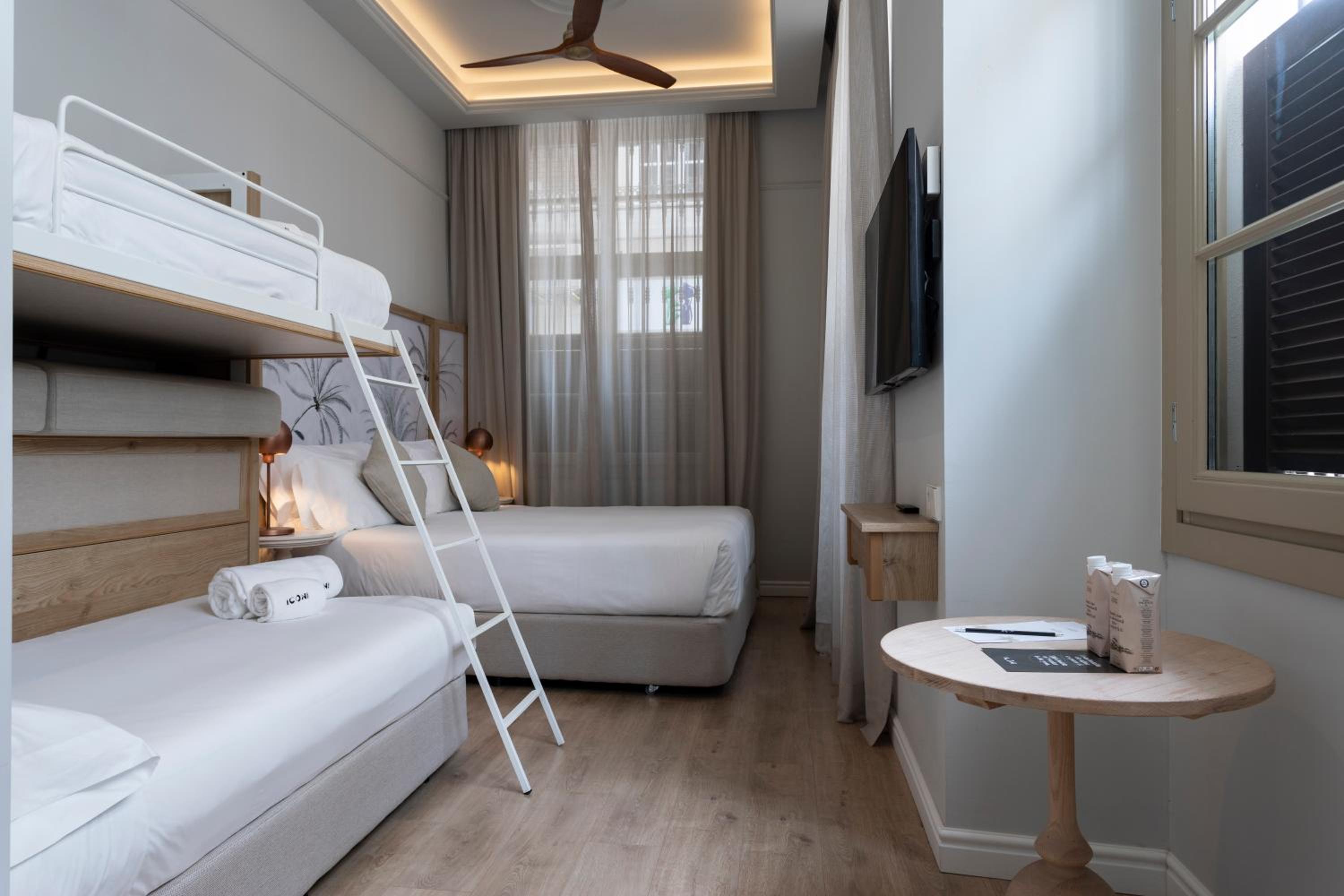 Quadruple Room - Photo 10
