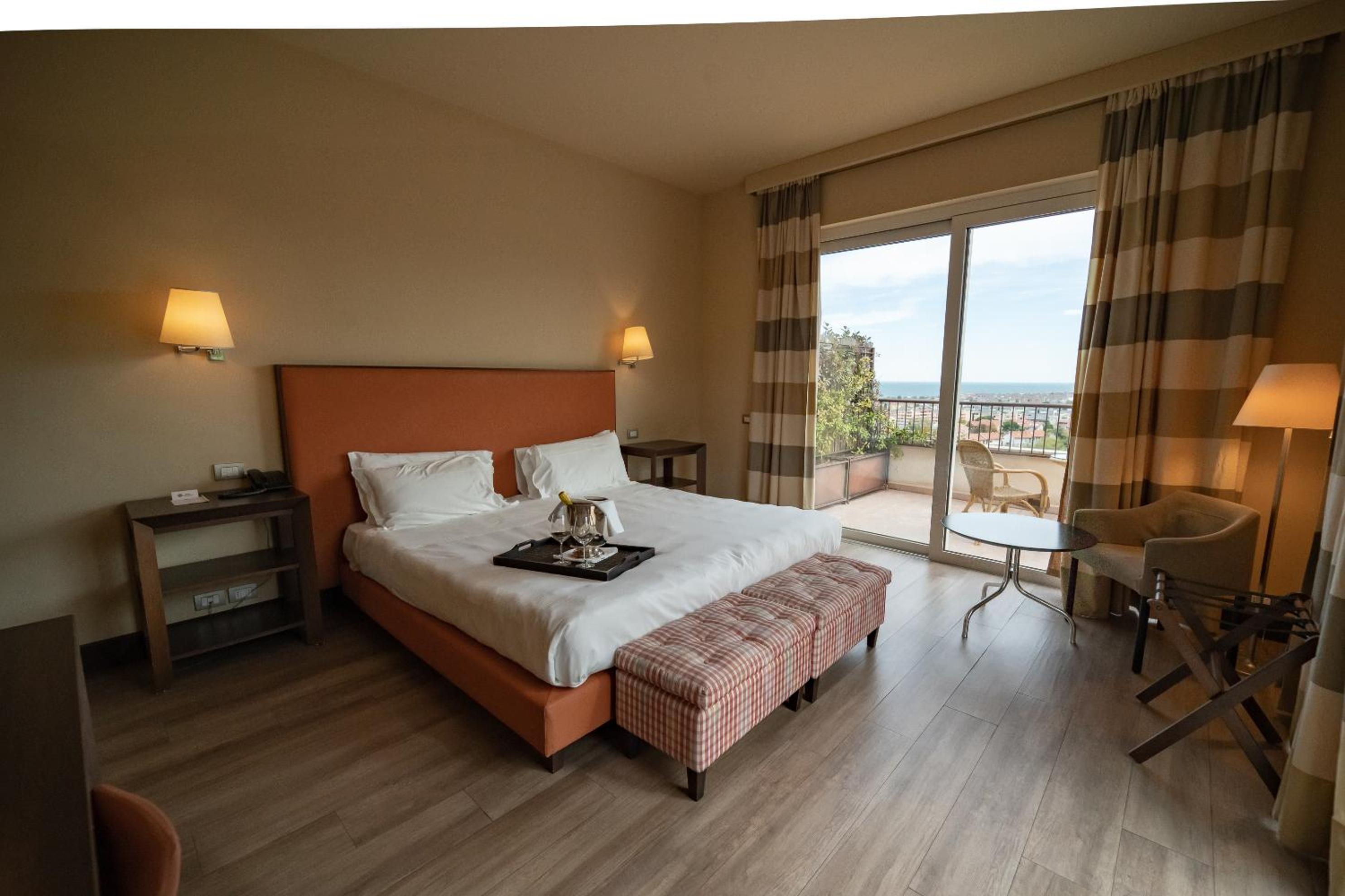 Deluxe Room - Photo 2