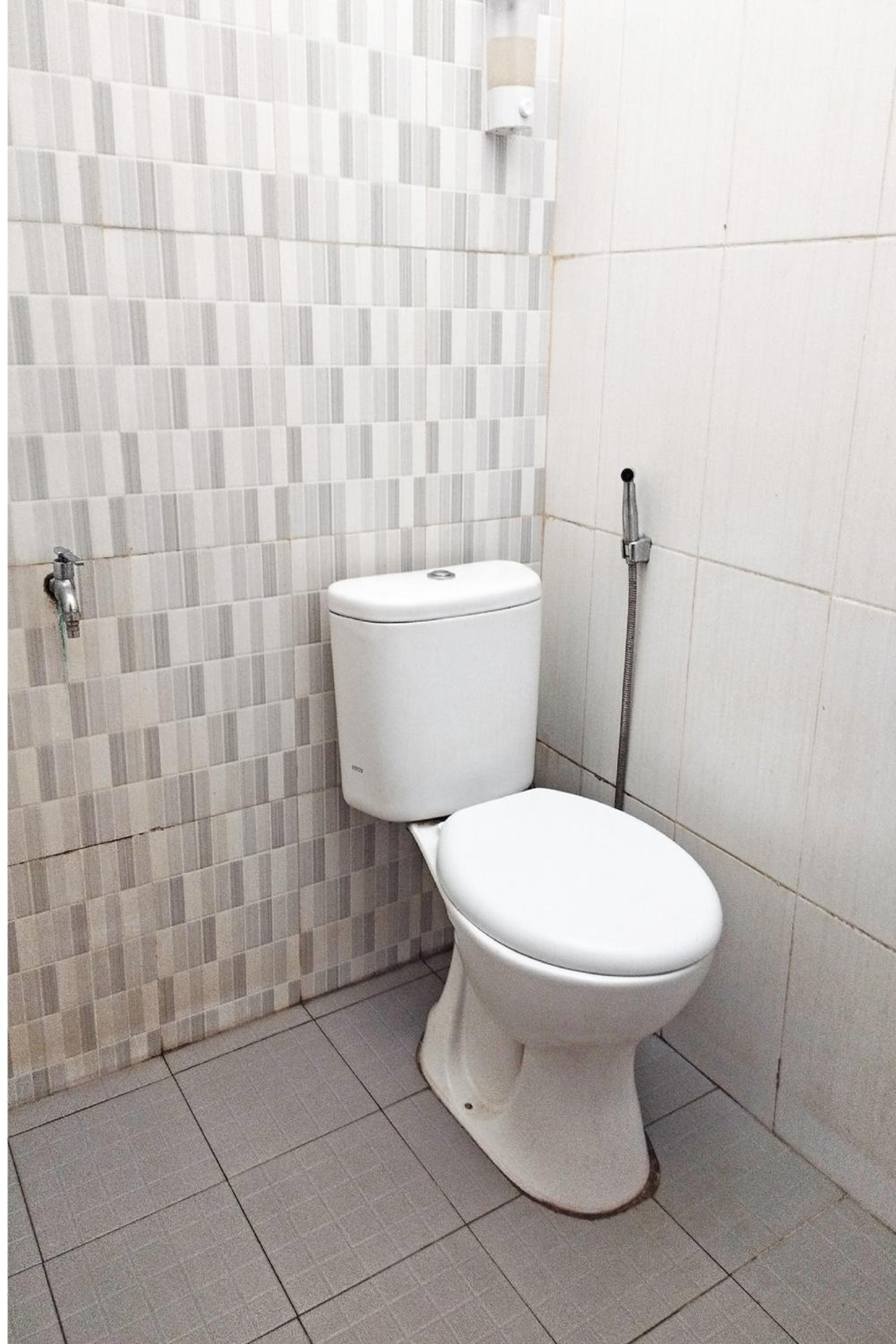 Standard Twin Room - Photo 6