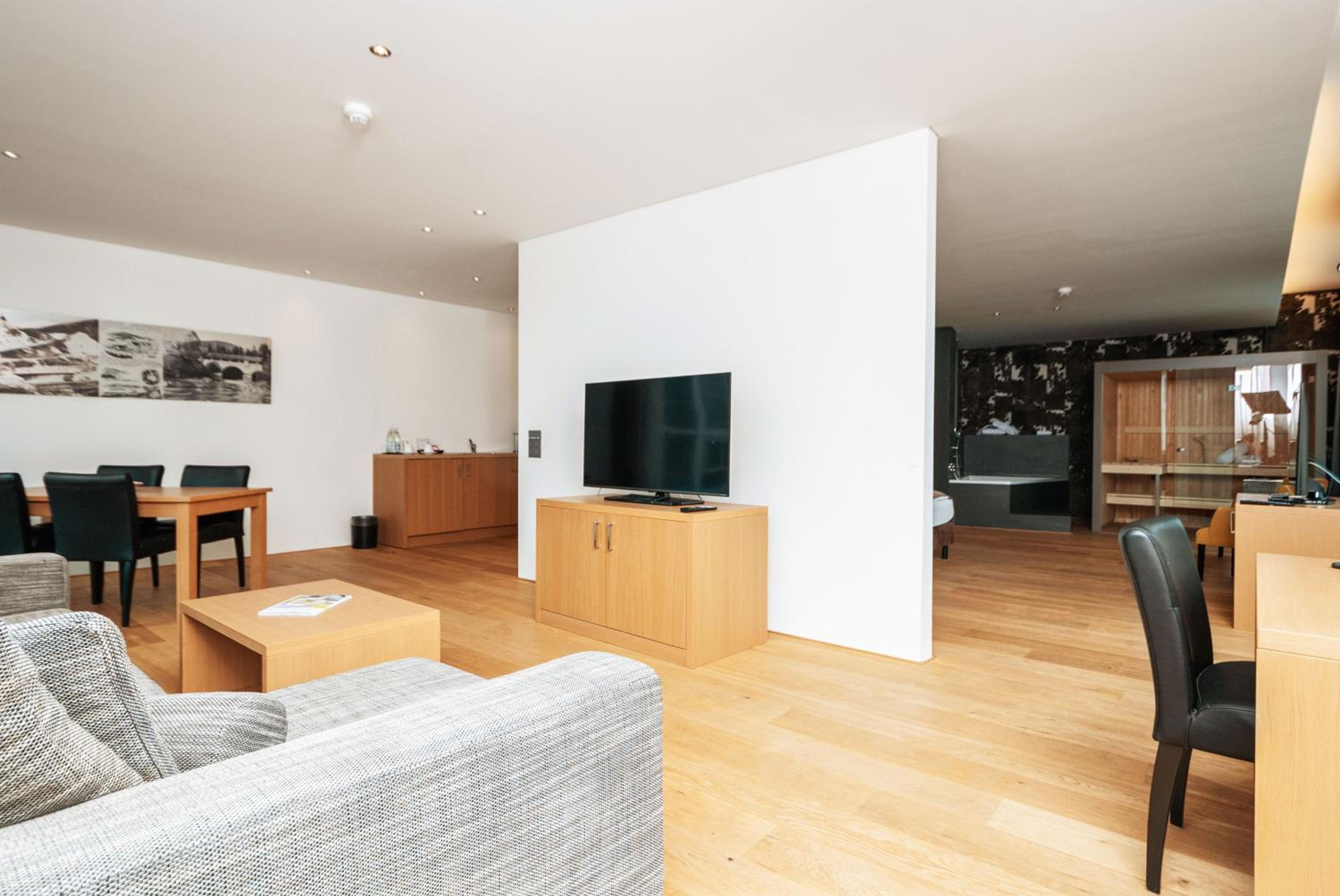 Deluxe Apartment with Sauna - Photo 3