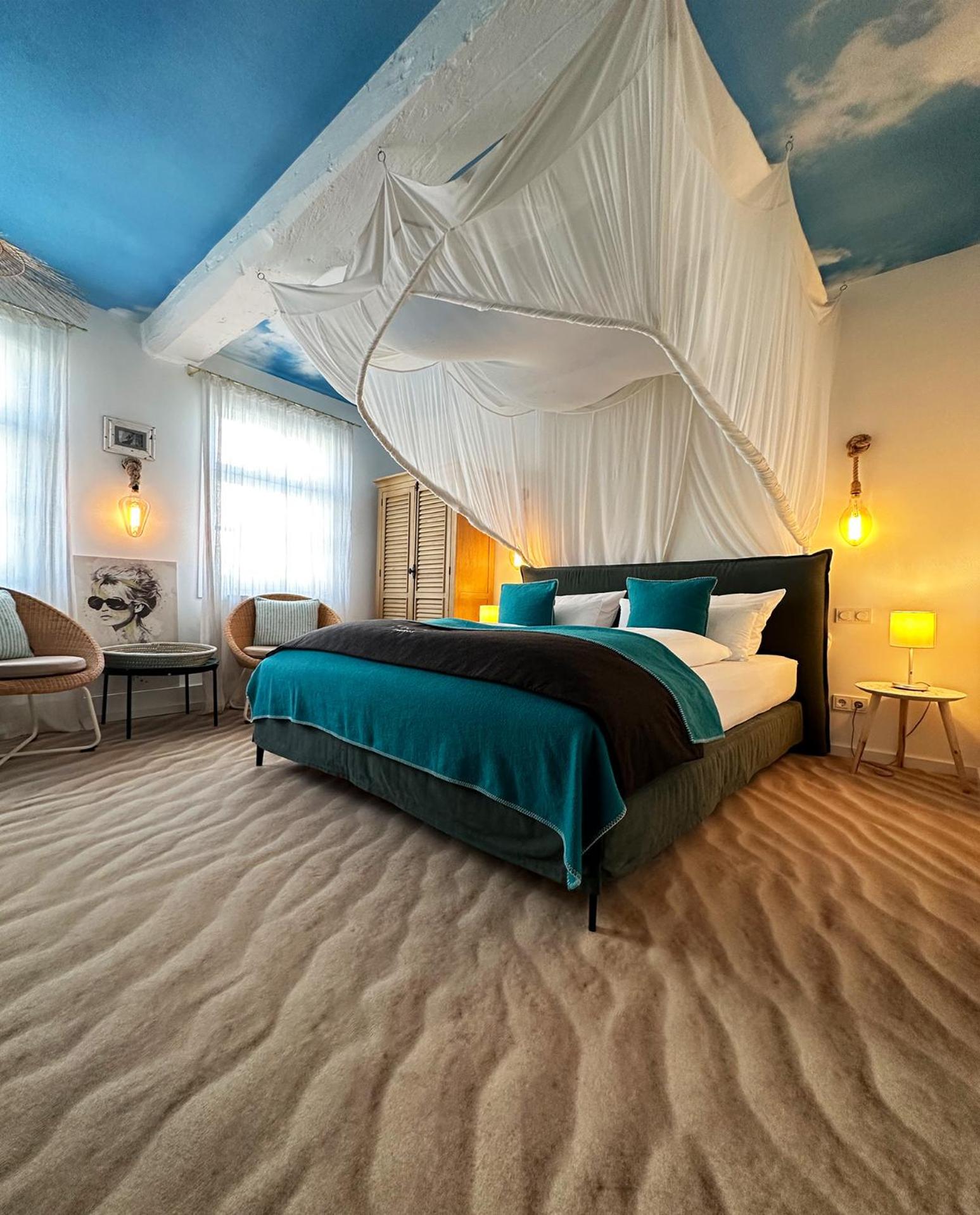 Deluxe Double Room with Shower - Photo 4