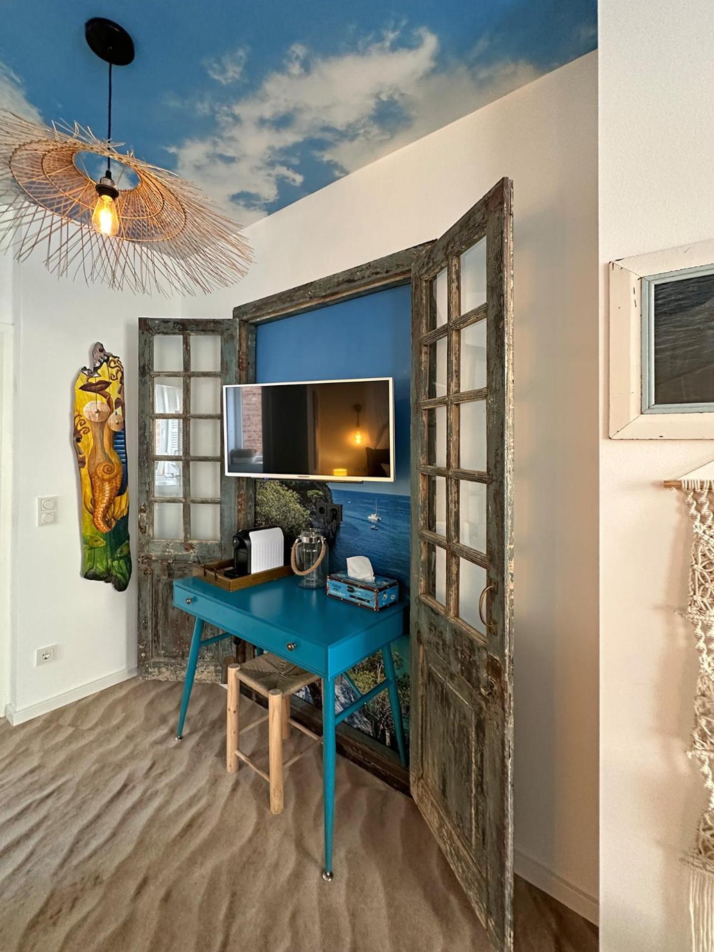 Deluxe Double Room with Shower - Photo 2